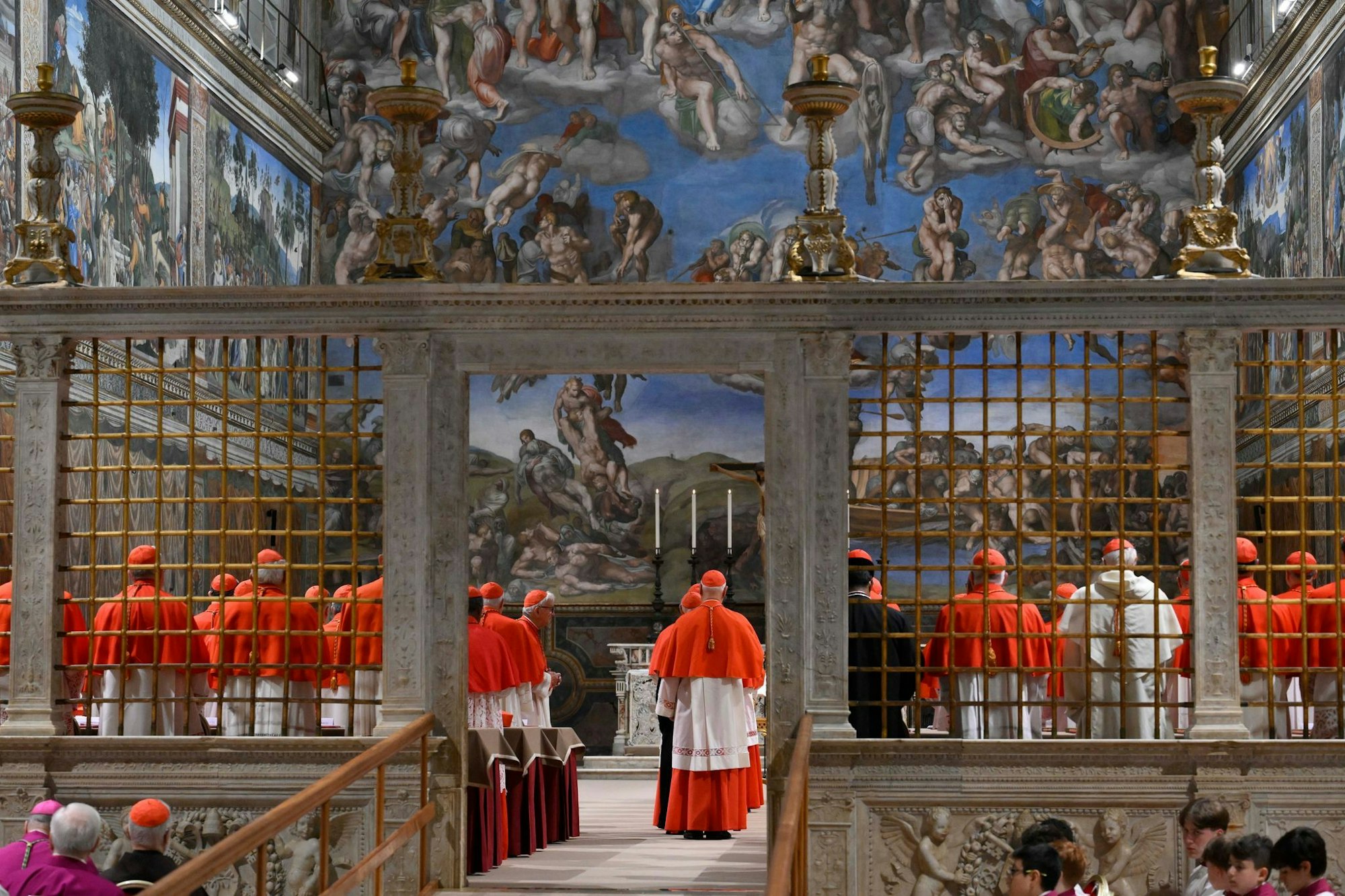 Nach dem lateinischen Ruf «extra omnes» wurde die Tür der Sixtinischen Kapelle geschlossen.
