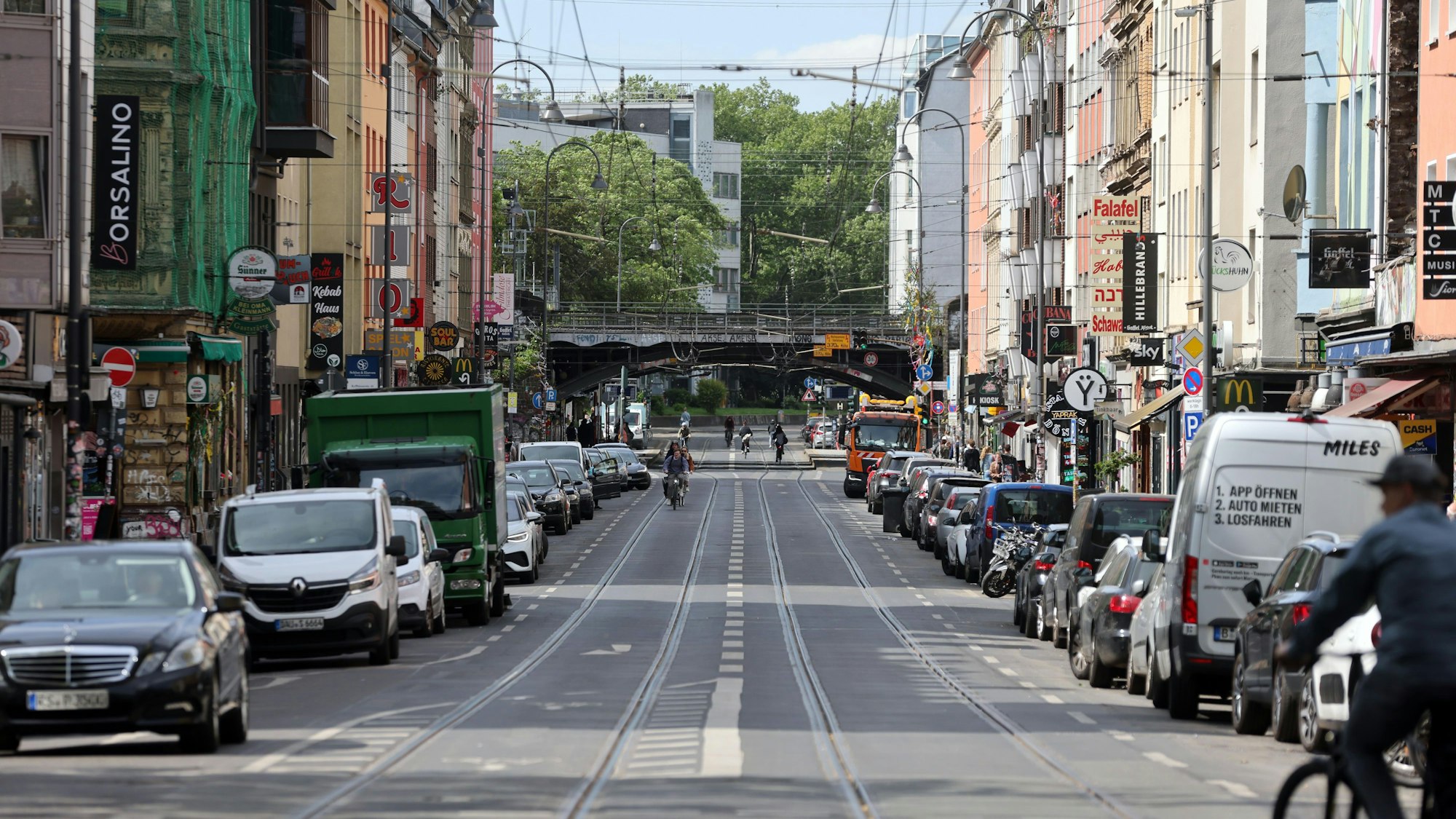 Blick auf die Zülpicher Straße, um die sich das Kwartier Latäng erstreckt.