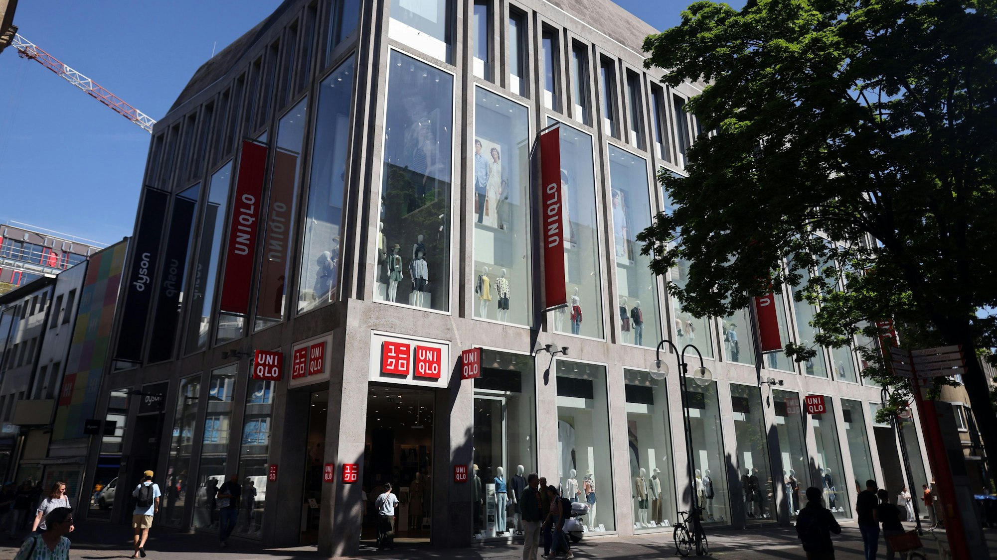 Noch sitzt Uniqlo an der Ecke Hohe Straße/ Gürzenichstraße. Im Herbst soll der Umzug in die Schildergasse erfolgen.