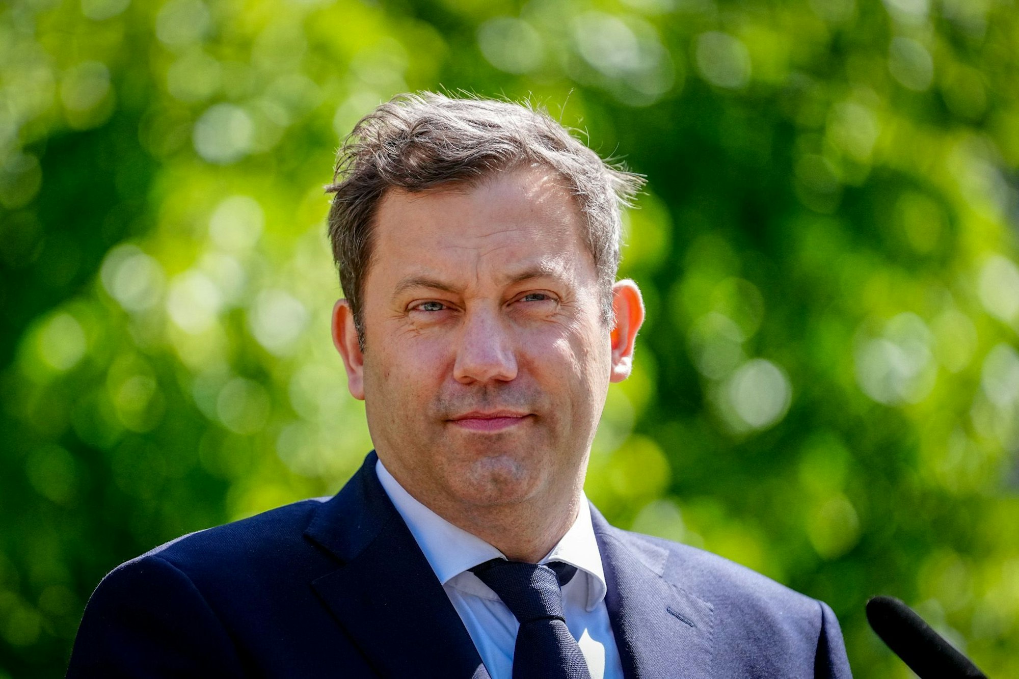 Beim Landesparteitag der nordrhein-westfälischen SPD wartet eine Herausforderung auf Bundesparteichef Lars Klingbeil: Die Basis will auch über Fehler diskutieren.