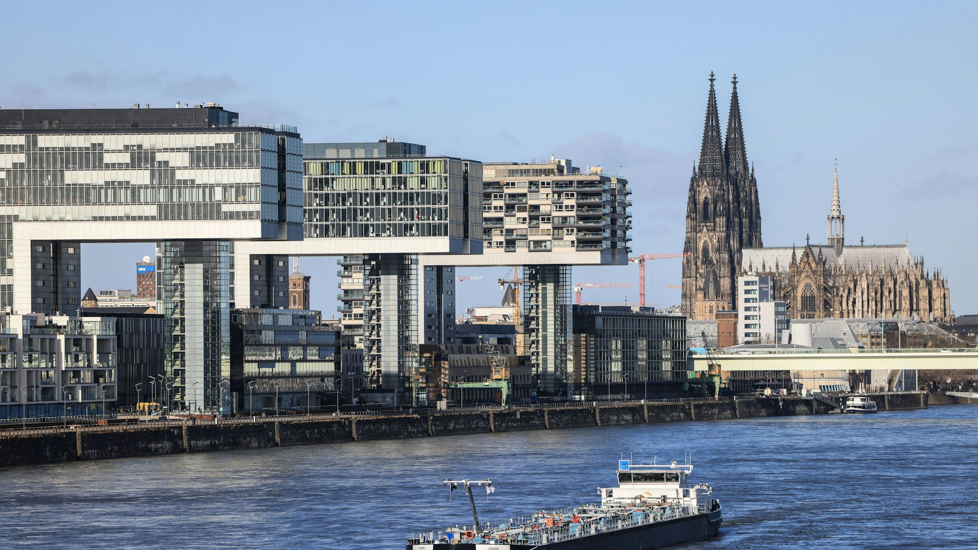 Blick auf die Kranhäuser in Köln