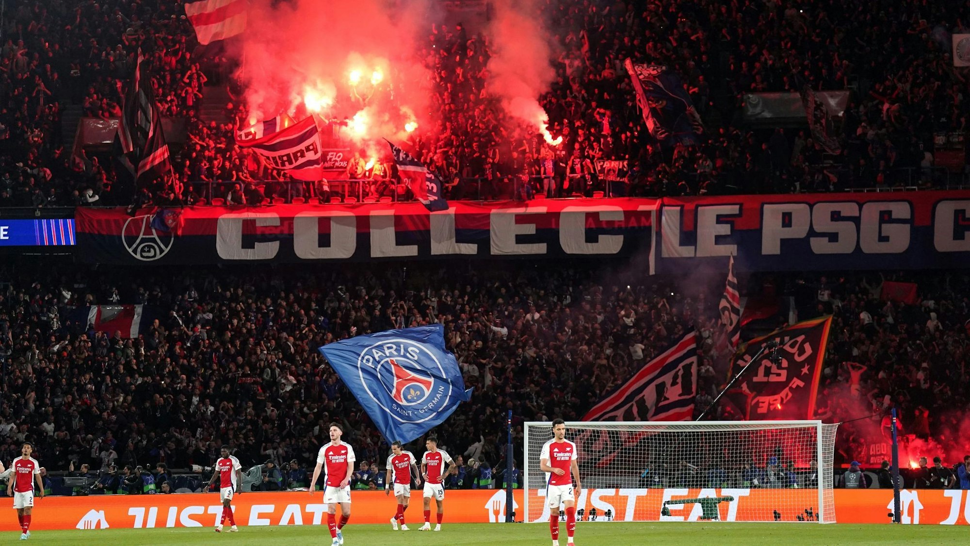 Die Fans von PSG feiern den Einzug ins Finale der Champions League.