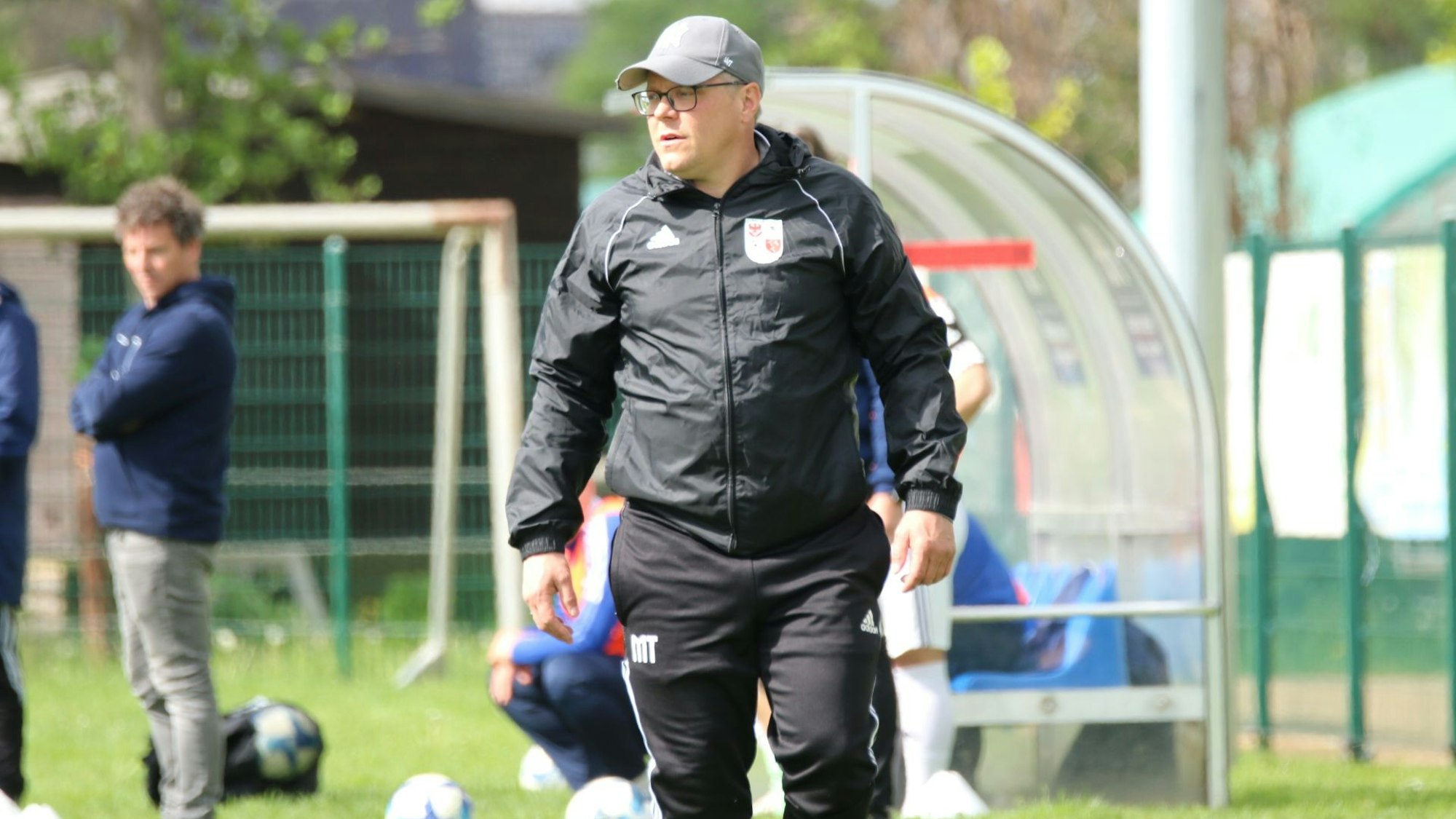 Marcel Timm an der Seitenlinie als Trainer der SG Dahlem-Schmidtheim.