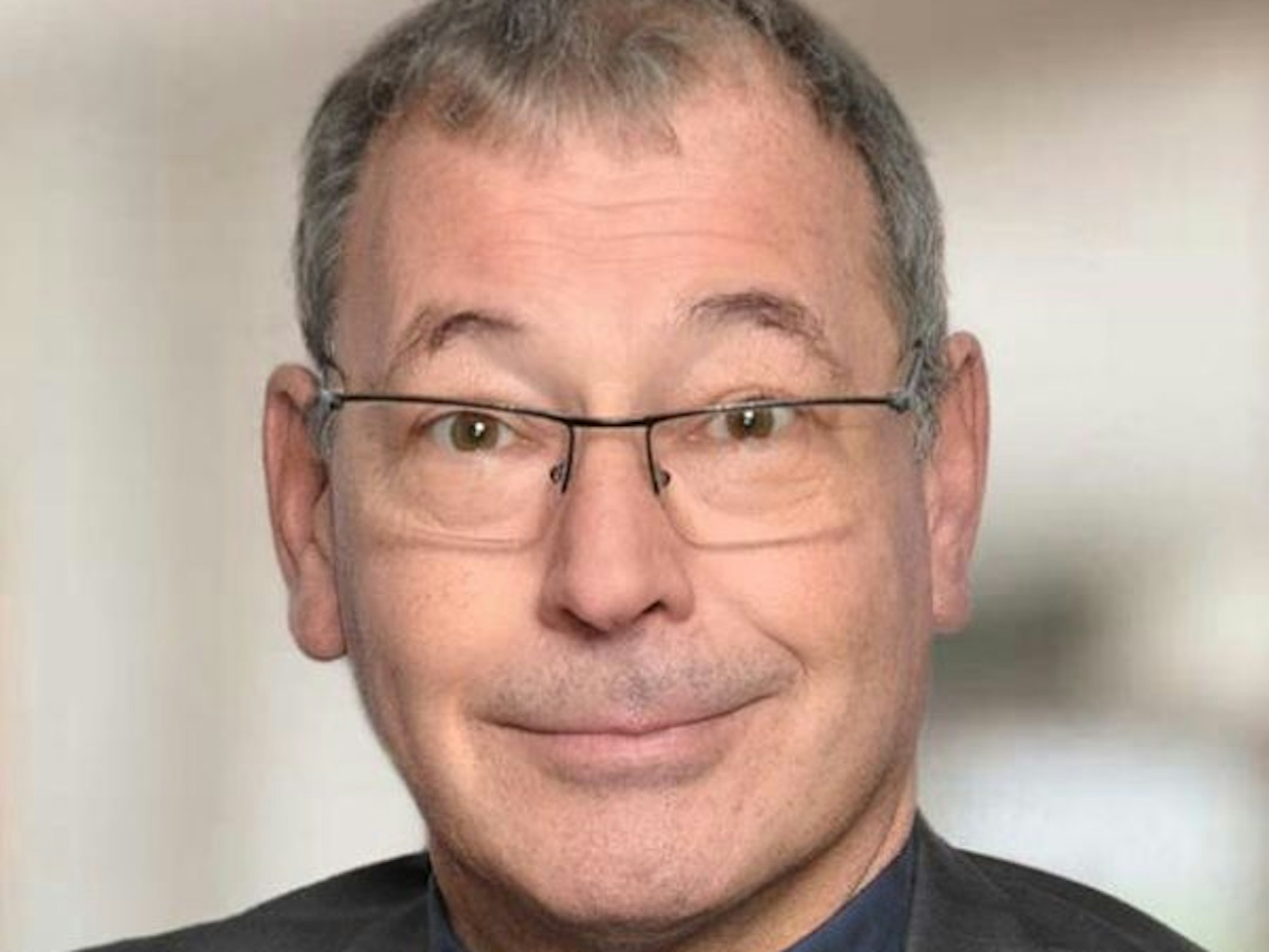 Auf dem Bild ist der Pfarrer Jochen Thull aus Brühl zu sehen.