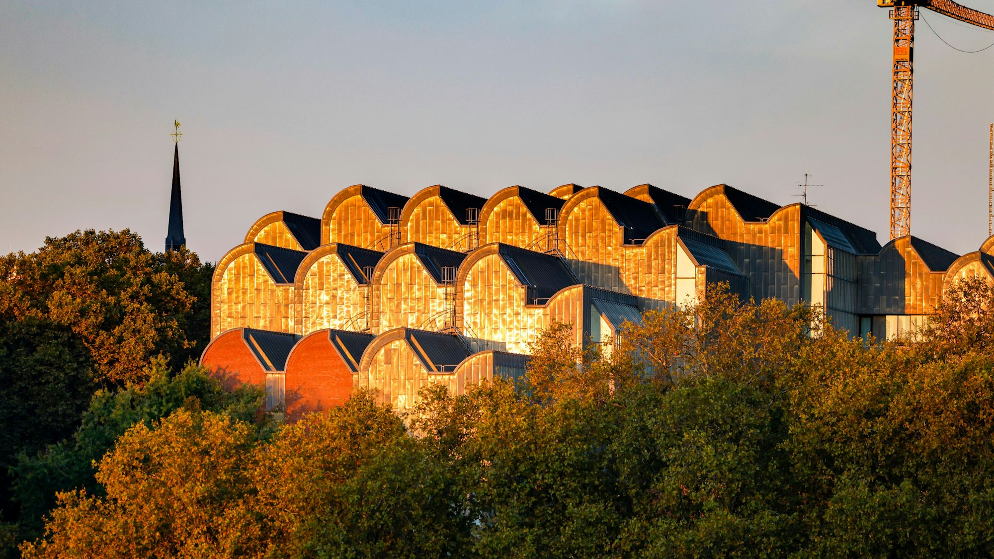 Nicht alles Gold, was glänzt: Im Gebäudeensemble Museum Ludwig und Philharmonie von 1986 liegt technisch einiges im Argen.