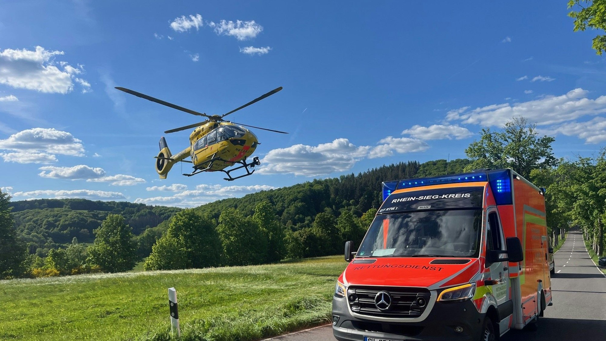 Ein Rettungshubschrauber brachte den Verletzten in ein Krankenhaus.