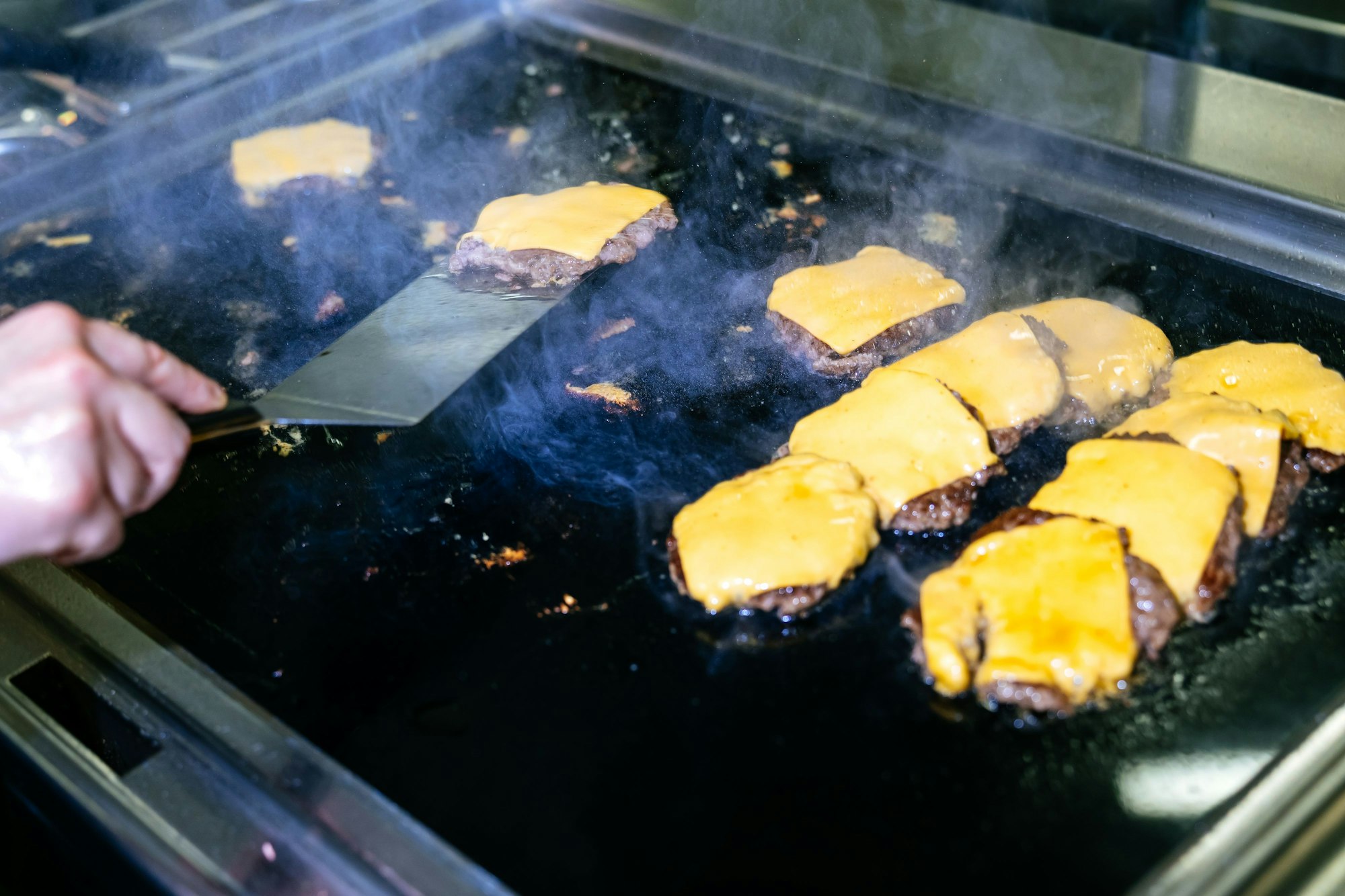 Beliebt: Die Smash-Burger mit und ohne Fleisch.