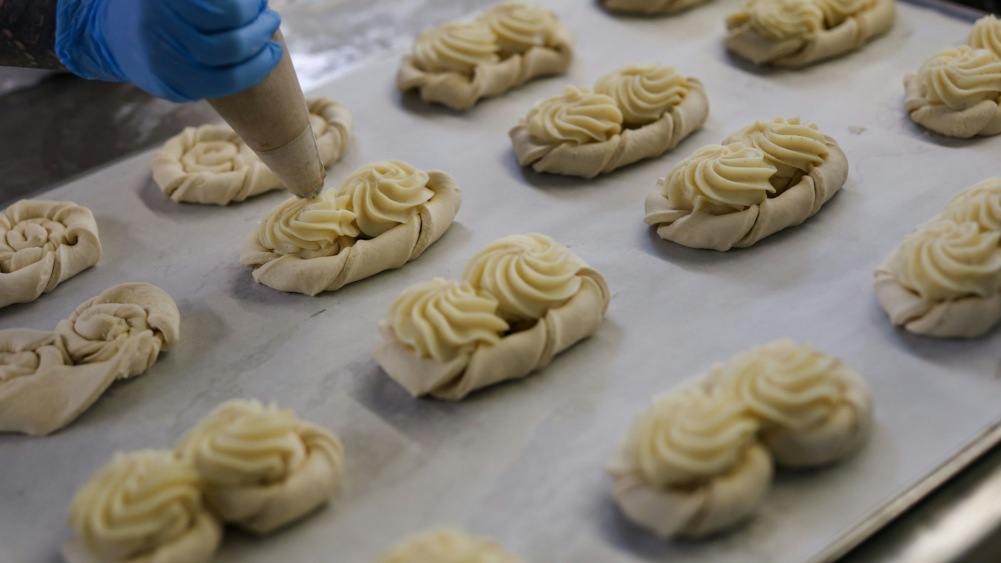 Bäckereien und Konditoreien seien besonders von der Verpackungssteuer betroffen, fürchtet die Handwerkskammer zu Köln.