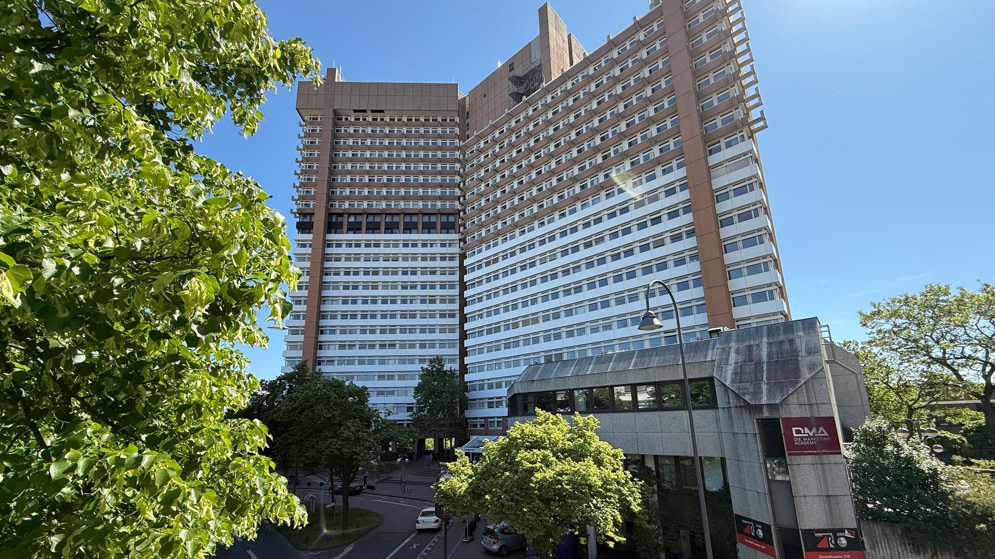 Auf dem Foto ist das Gerichtsgebäude in Köln zu sehen.