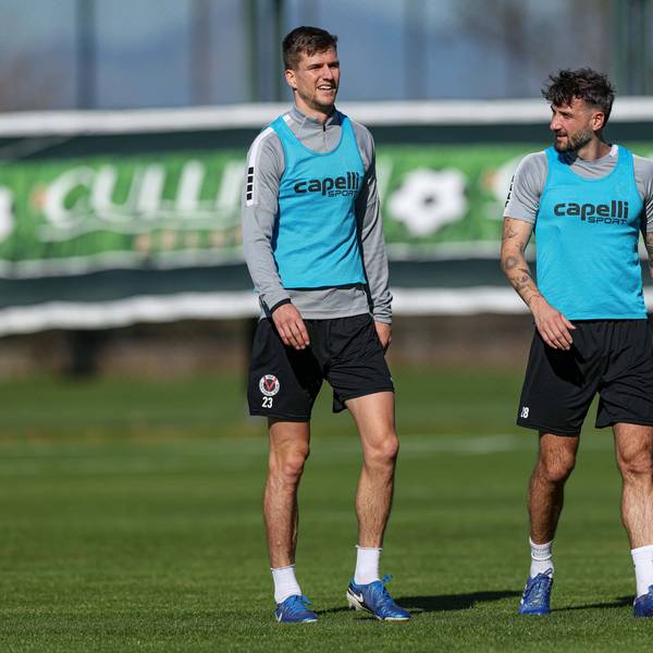 Lara, Türkei, 06.01.25: Moritz Fritz Viktoria Köln spricht mit Patrick Koronkiewicz Viktoria Köln waehrend des Trainings im Trainingslager von Viktoria Köln im Titanic Sports Complex am 06. January 2025 in Lara, Türkei. Lara Titanic Sports Complex Turkey *** Lara, Turkey, 06 01 25 Moritz Fritz Viktoria Köln talks to Patrick Koronkiewicz Viktoria Köln during training at the Viktoria Köln training camp at Titanic Sports Complex on 06 January 2025 in Lara, Turkey Lara Titanic Sports Complex Turkey Copyright: xStefanxBrauer/Brauer-Fotoagenturx