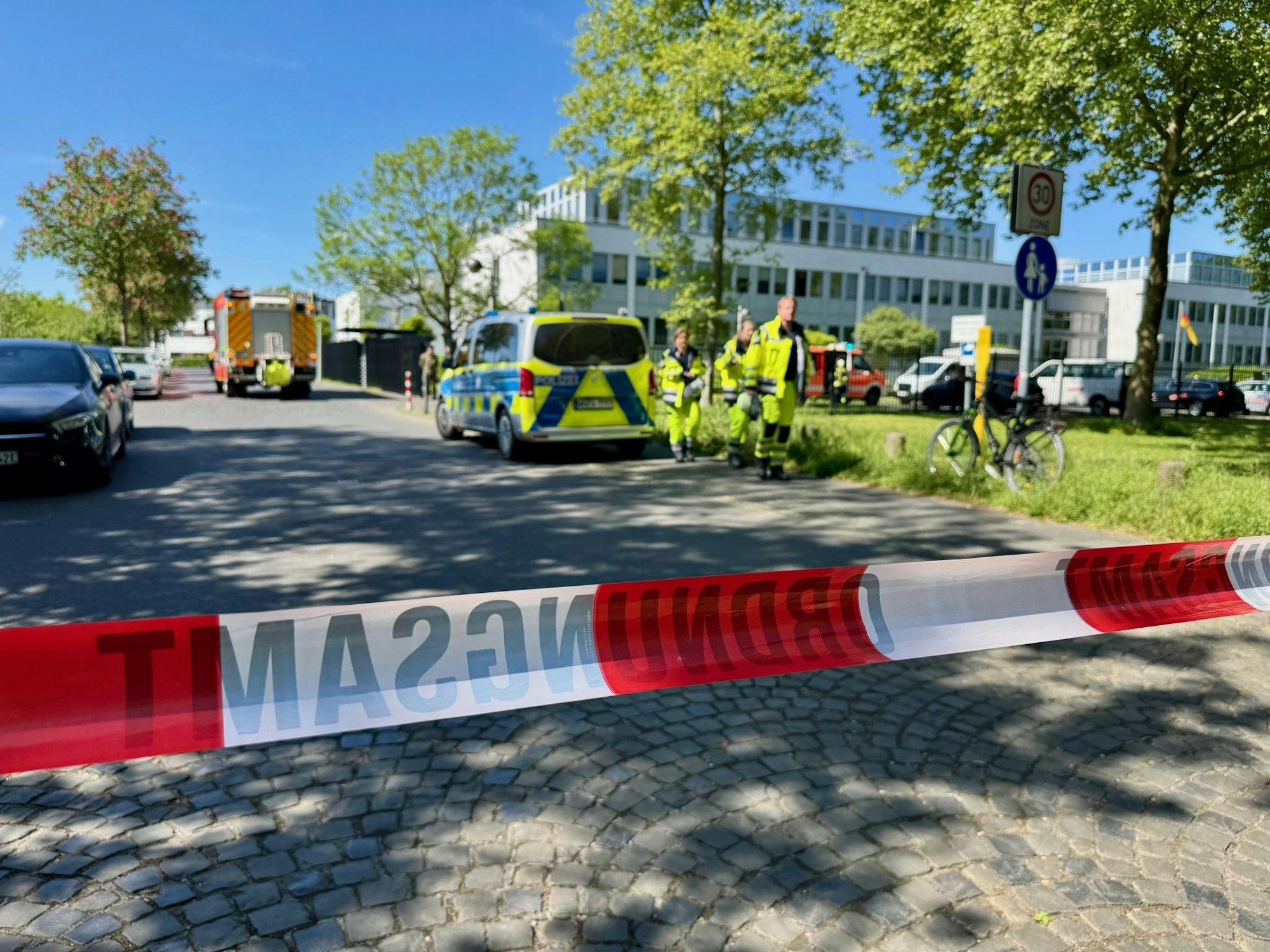 An einem Bundeswehr-Standort in Bonn hat es wegen einer verdächtigen Postsendung Alarm gegeben.