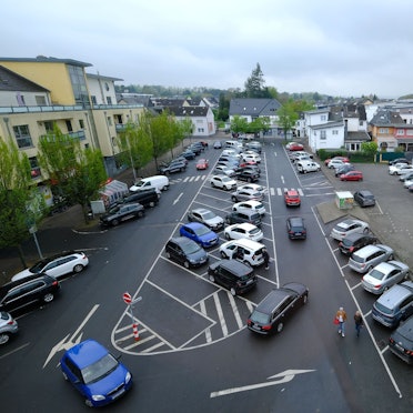Der Bleibergplatz in Mechernich, am rechten Bildrand das Takko-Gebäude.