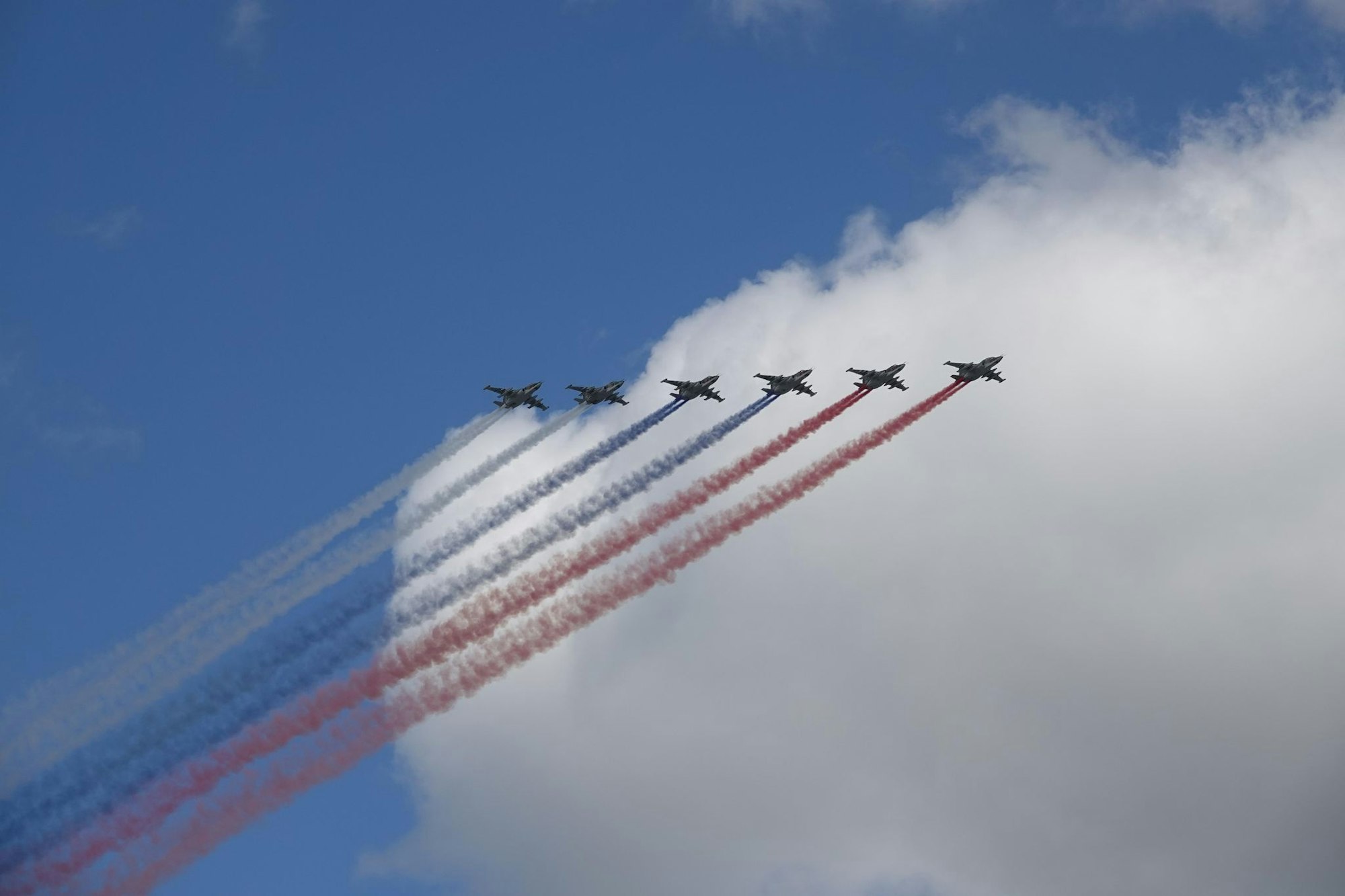 Auch eine Flugshow gehörte zur Militärparade auf dem Roten Platz.