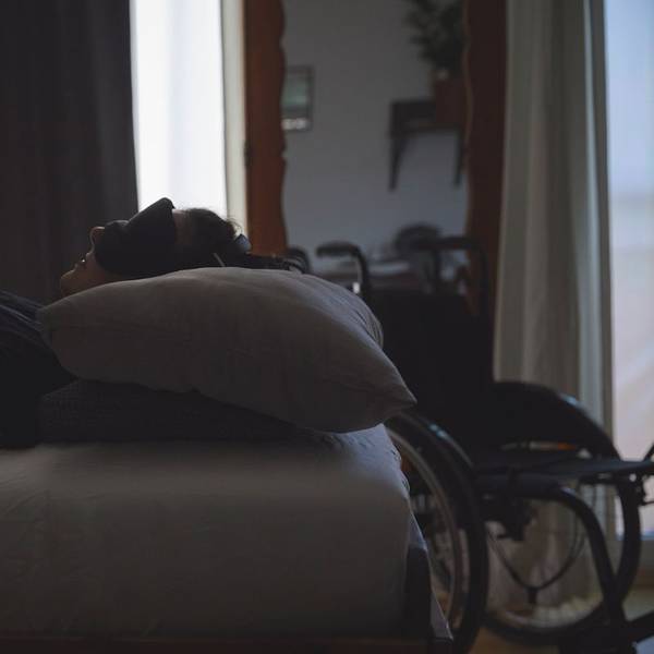 Betroffene von ME/CFS sind oft tagelang unter Schmerzen ans Bett gefesselt. (Symbolbild)
