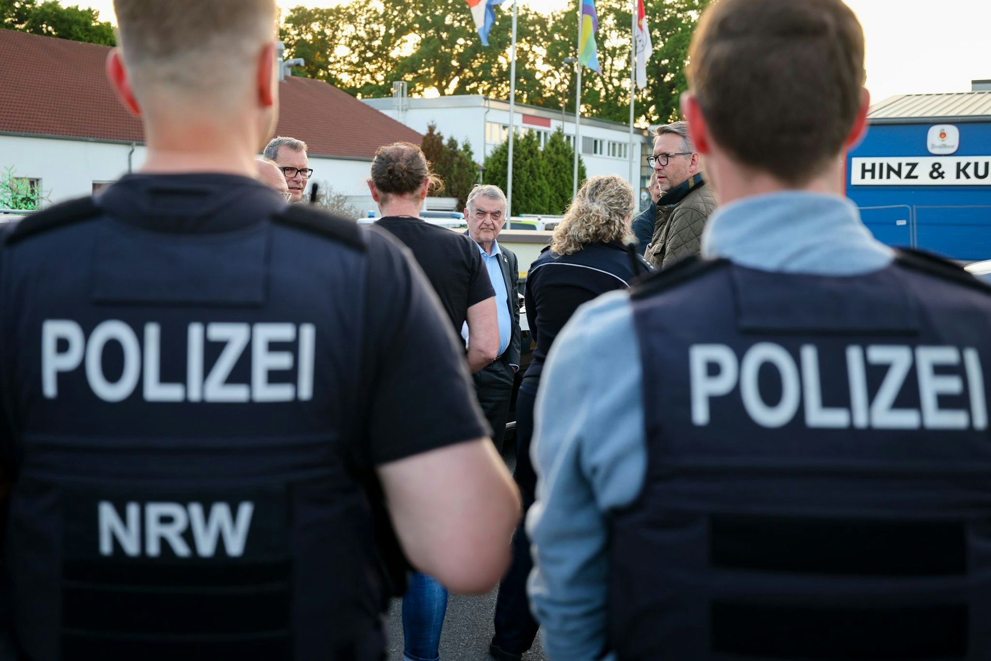 Bei der Razzia sind rund 400 Polizistinnen und Polizisten im Einsatz.