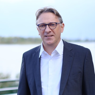 Zu sehen ist Elmar Gillet, Bürgermeisterkandidat der Grünen für Wesseling.