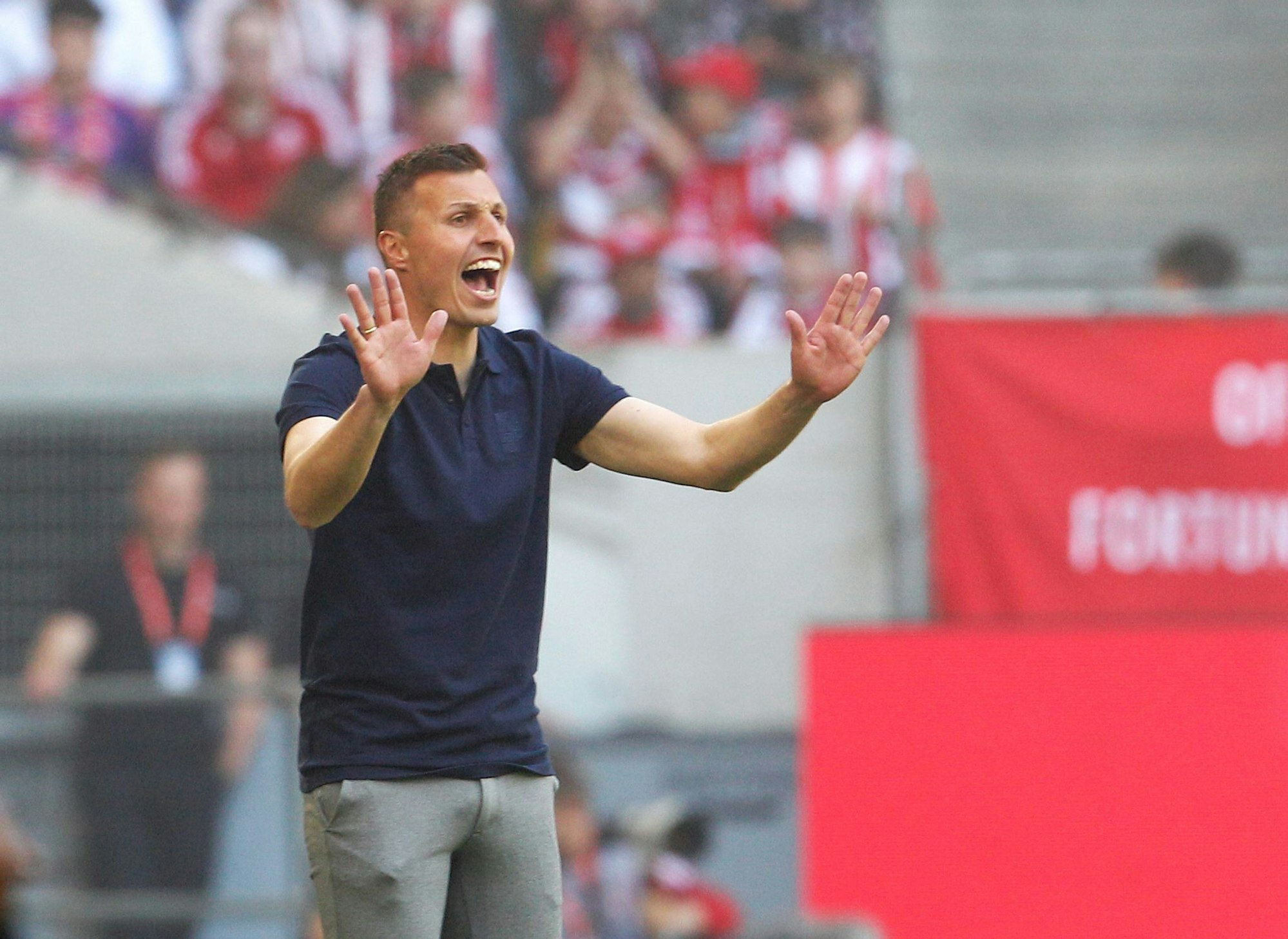 Jakob Fimpel hat Schalke 04 zum zweiten Mal in dieser Saison interimsweise übernommen.