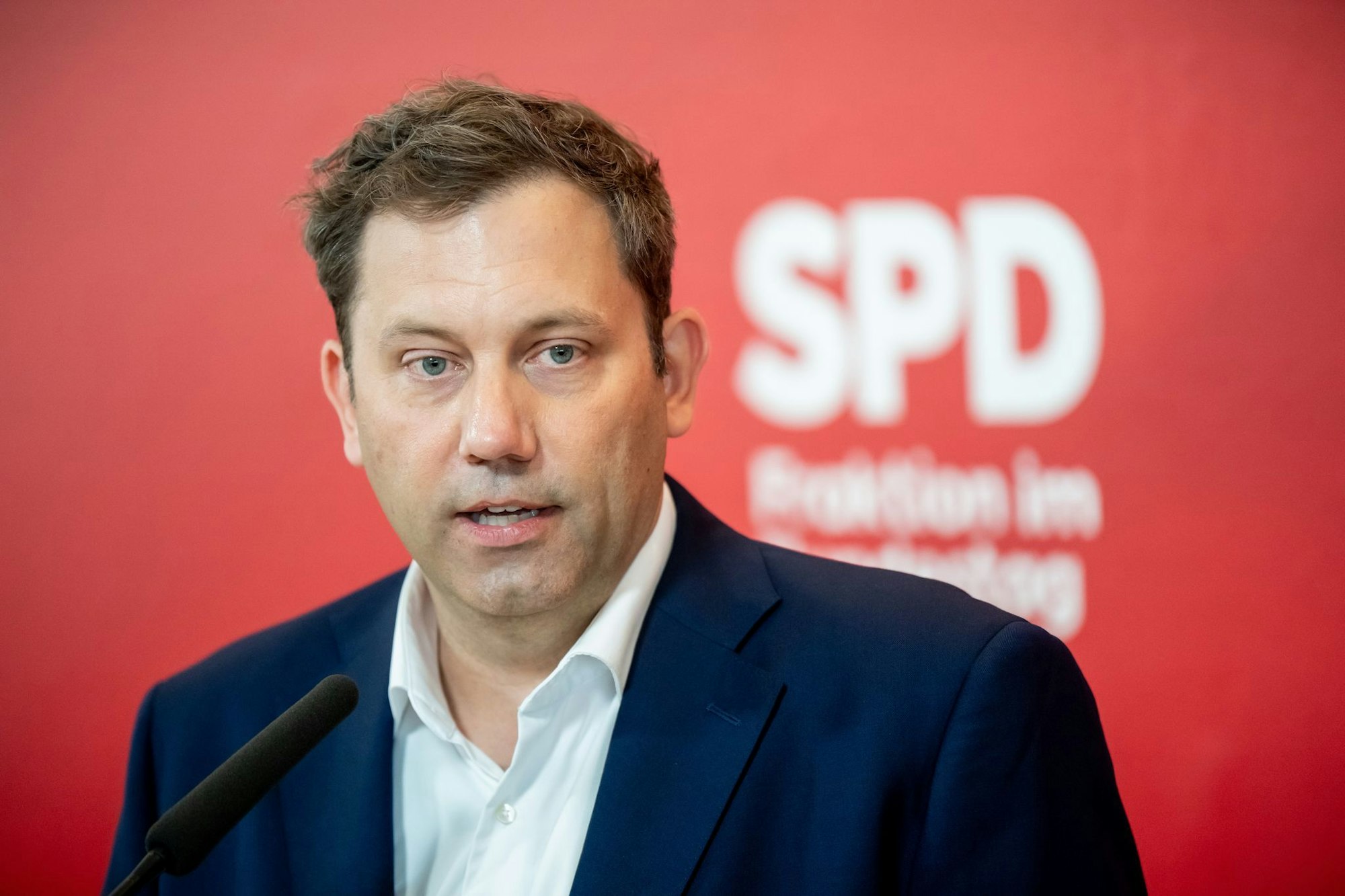 In der traditionellen «Malocherstadt» Duisburg hat SPD-Chef Lars Klingbeil an der Parteibasis in Nordrhein-Westfalen möglicherweise seine erste Feuerprobe seit seinem Amtsantritt als Vizekanzler zu bestehen. (Archivbild)