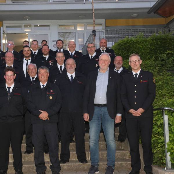 Gruppenfoto der Engelskirchener Feuerwehrleute.