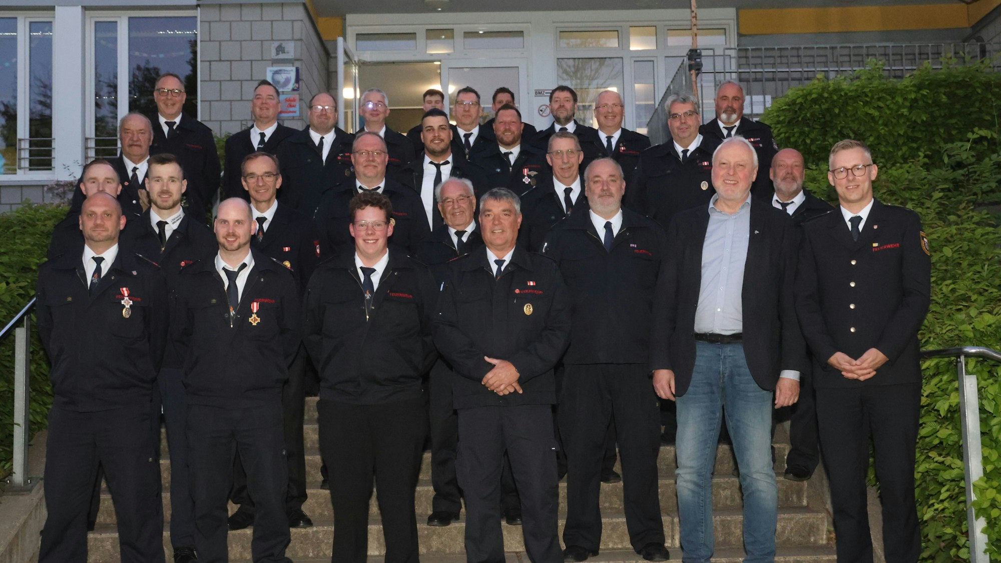 Gruppenfoto der Engelskirchener Feuerwehrleute.