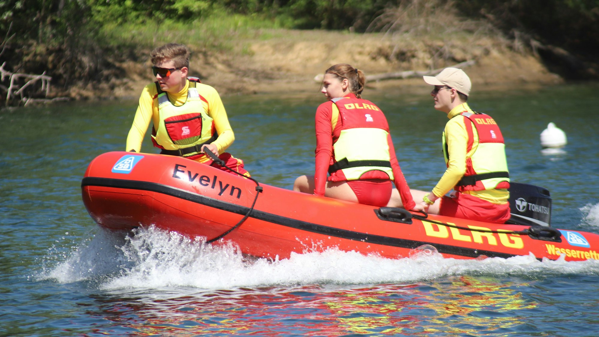 Helfer der DLRG-Ortsgruppe Lülsdorf demonstrierten verschiedene Rettungsszenarien.