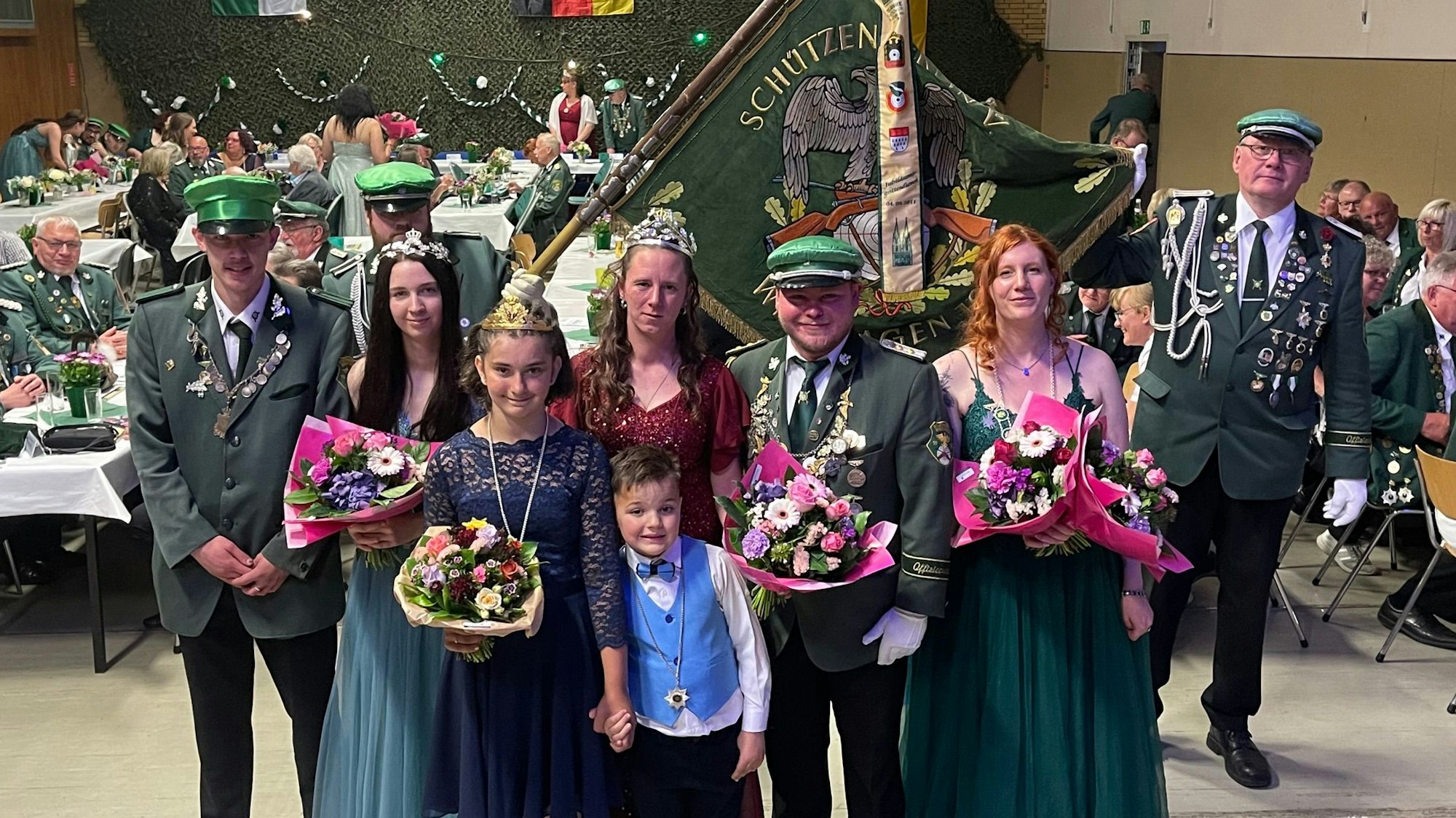Gruppenfoto neuer Schützen-Majestäten.