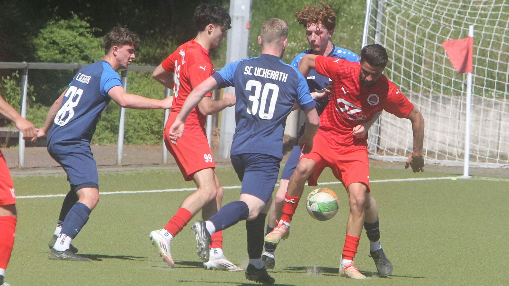 Omed Saeed (am Ball)