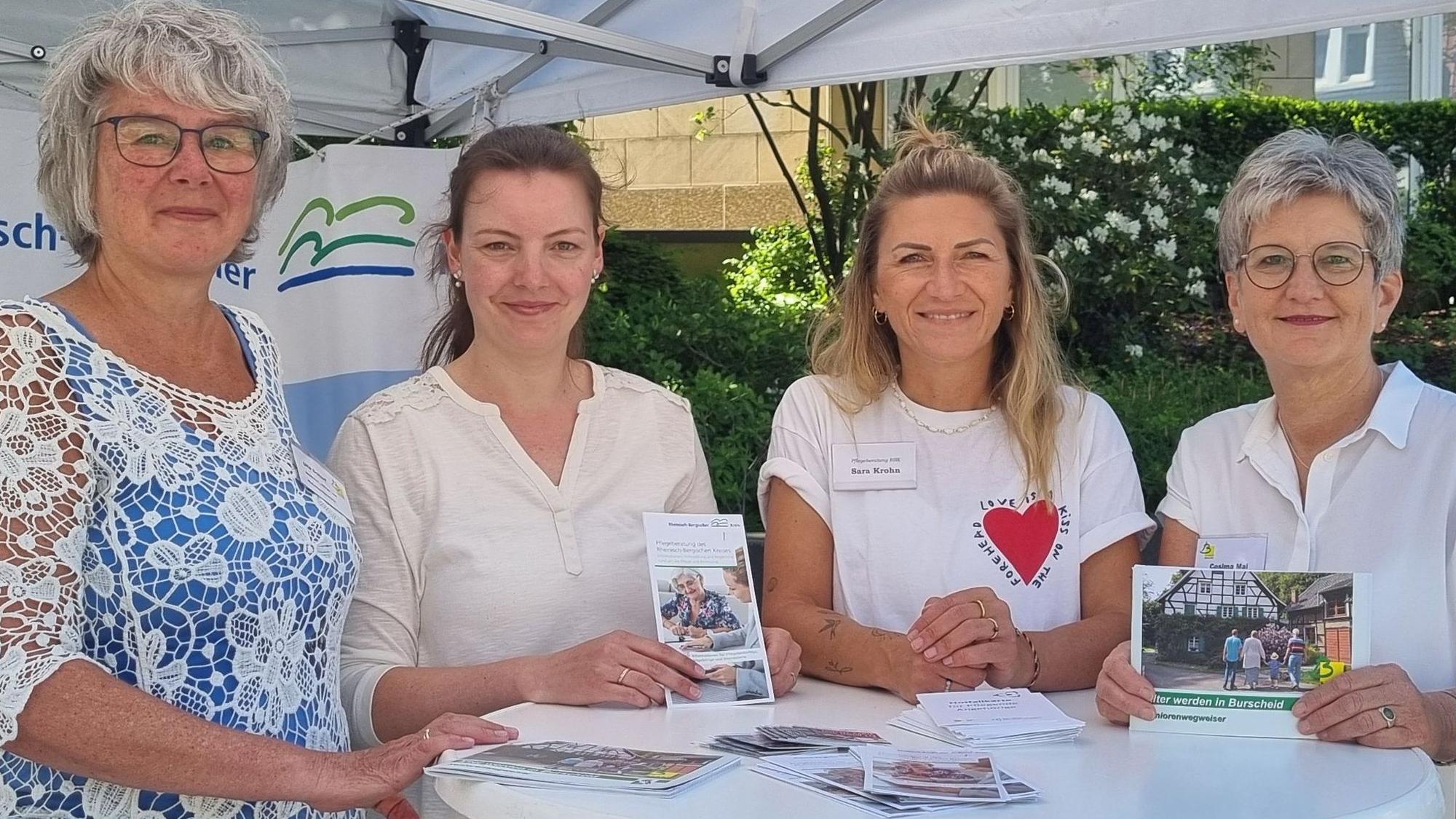 Beraterinnen beim Tag der Pflege in Burscheid