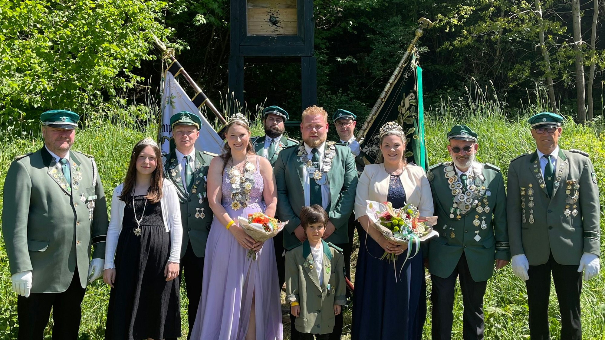 Ein Gruppenfoto mit den neuen Majestäten.