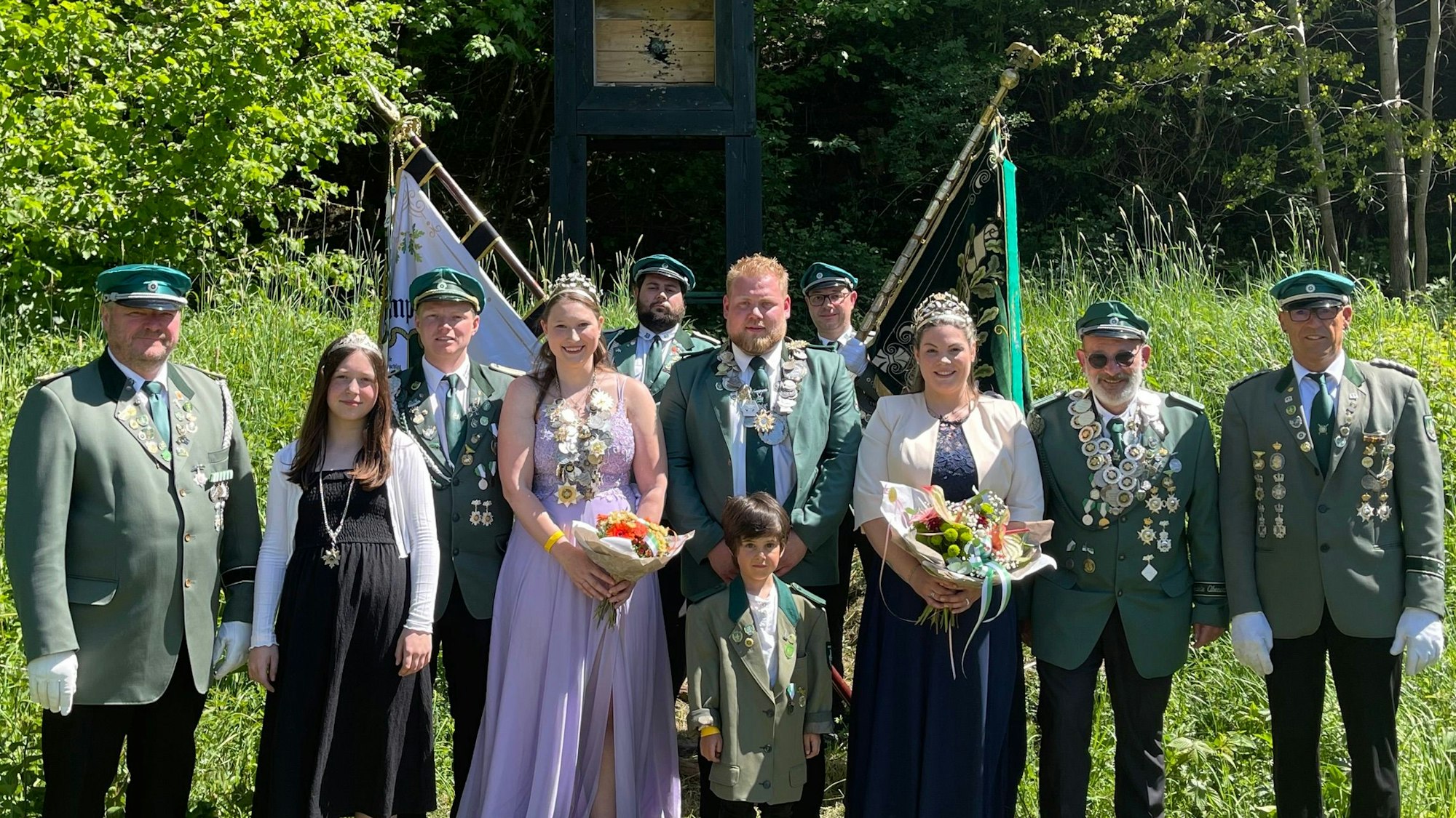 Ein Gruppenfoto mit den neuen Majestäten.