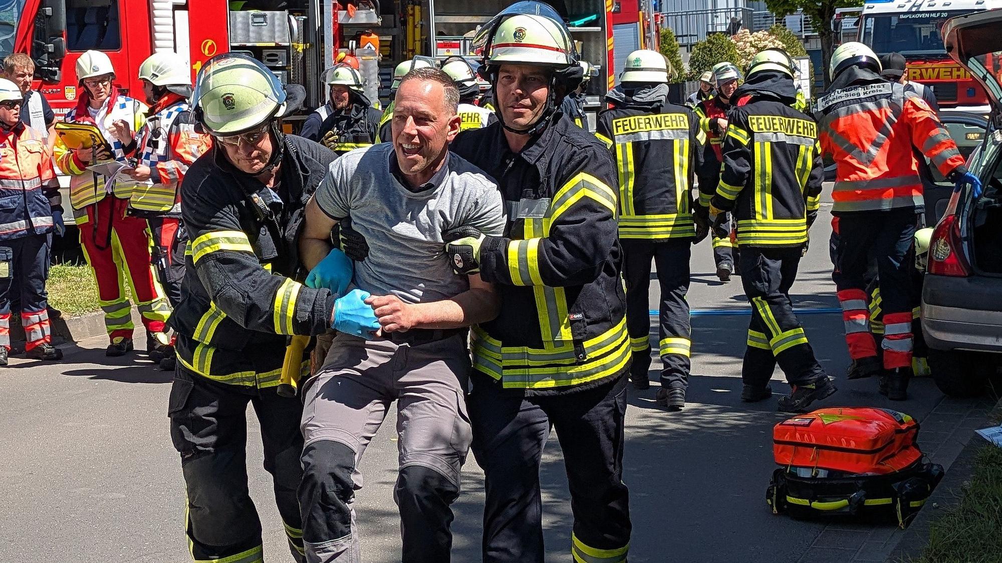 Aufgabe der Feuerwehr war es, die „Verletzten“ zu bergen.