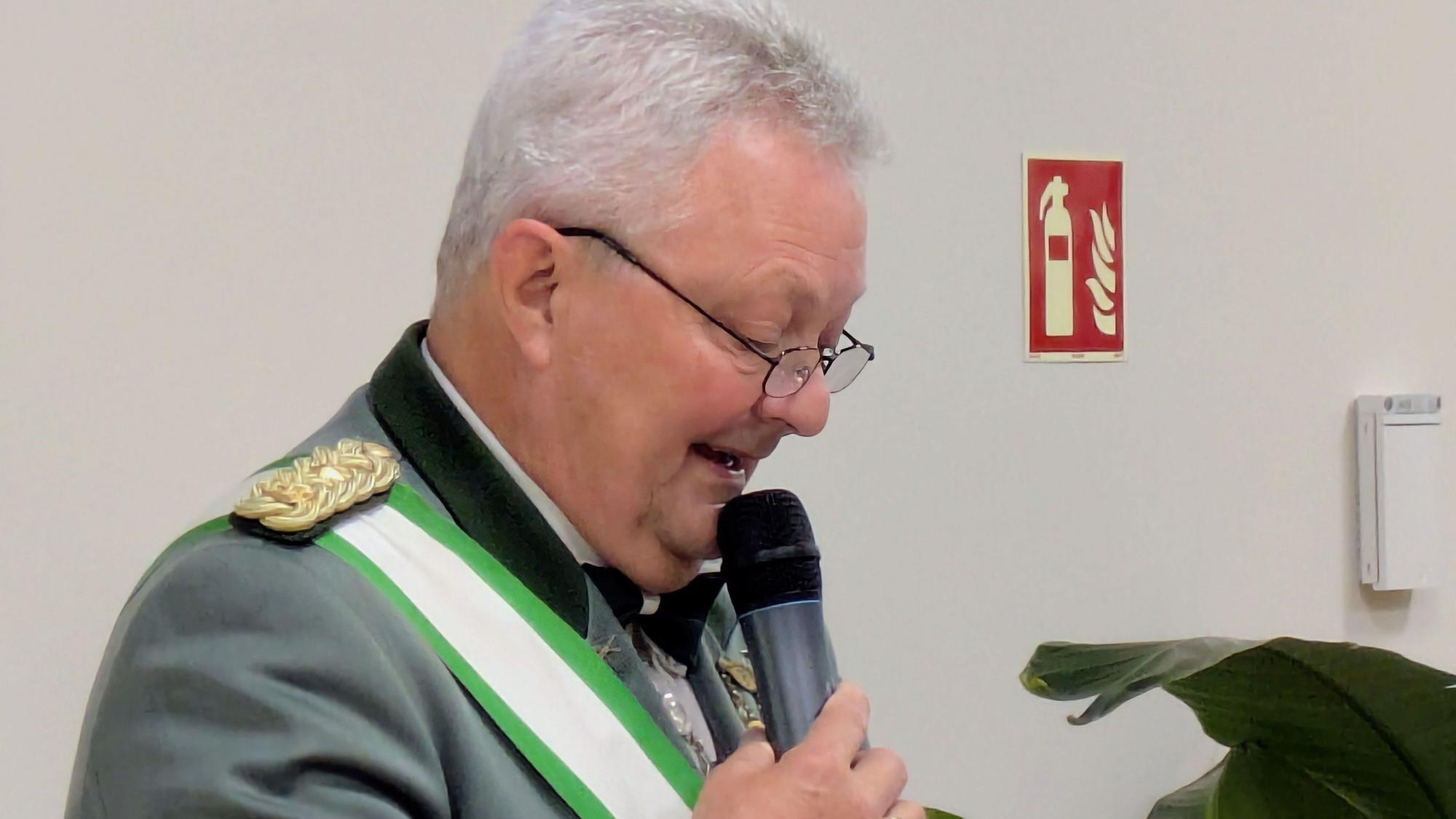 Brudermeister Walter Honerbach begrüßt die Gäste.