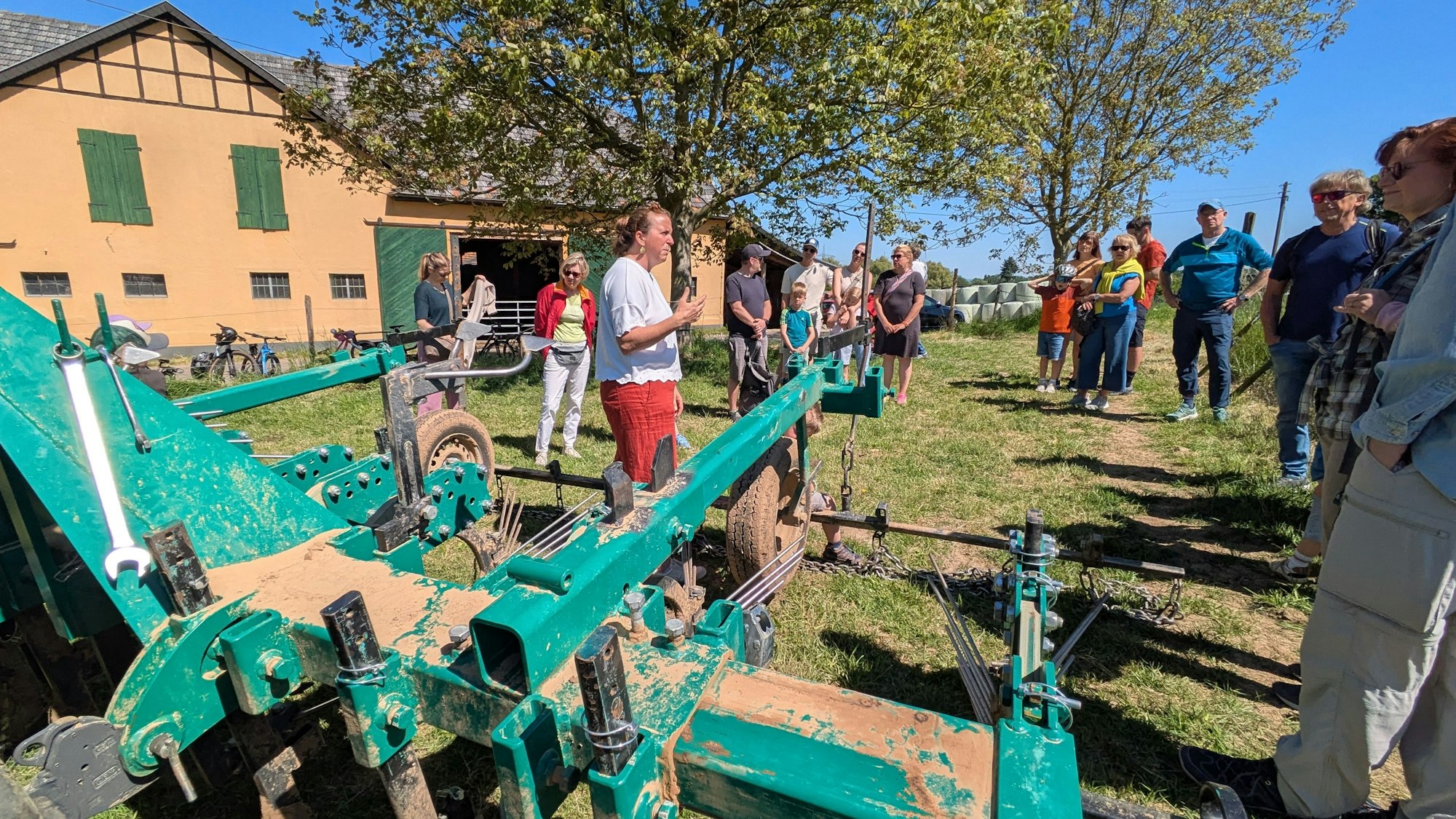 Peter und Meike Frizen von der Burg Ramelshoven informierten über ihren Biobetrieb.