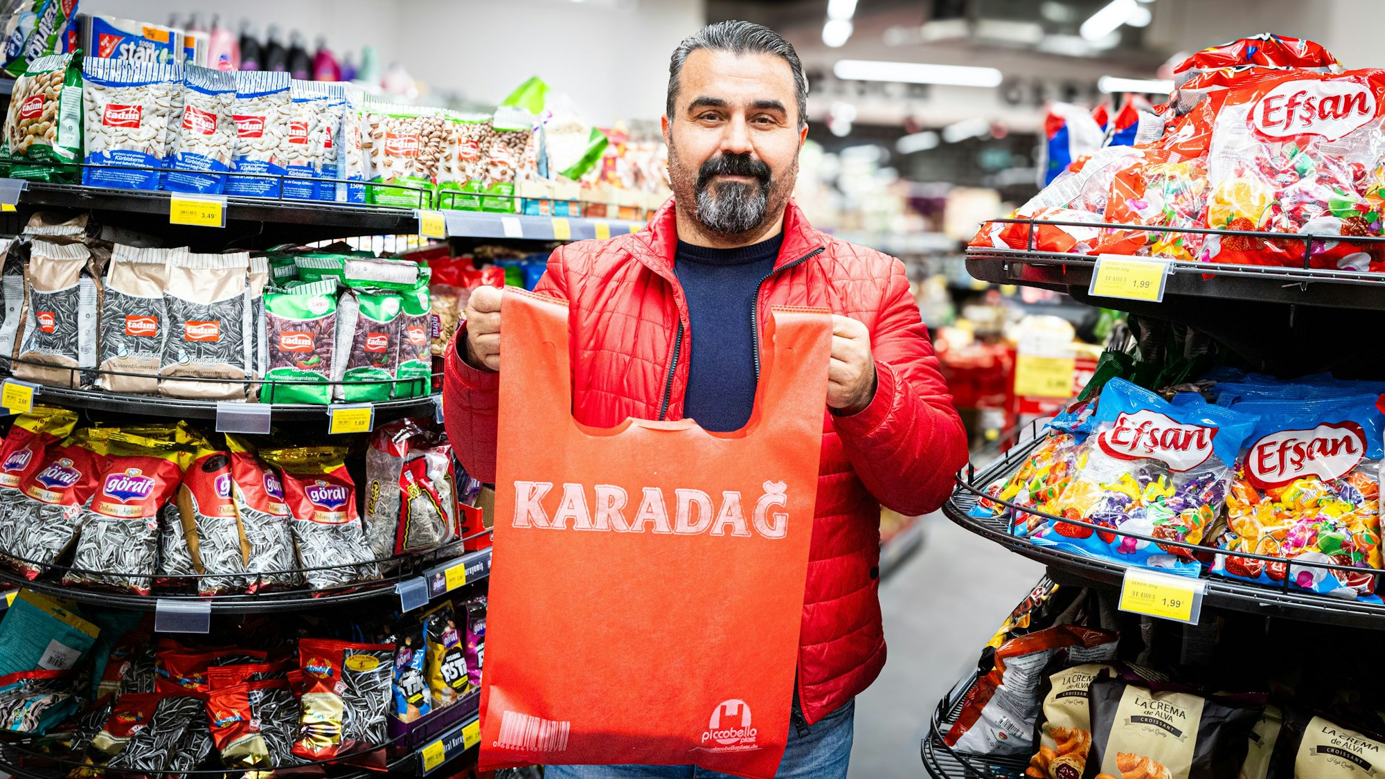 Canan Karadag (54) hat 1995 seinen ersten Supermarkt in Buchforst eröffnet.