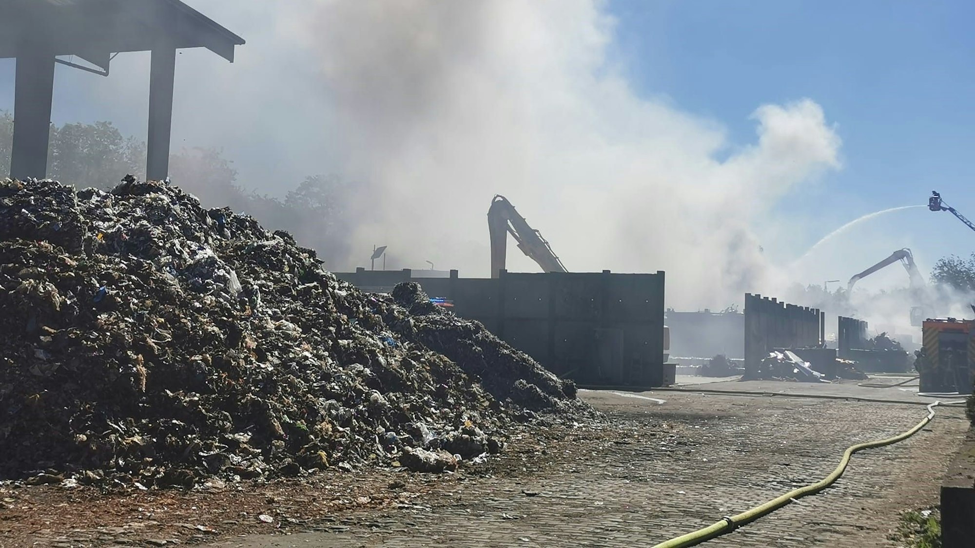 In diesem Wertstoffhof war das Feuer ausgebrochen.