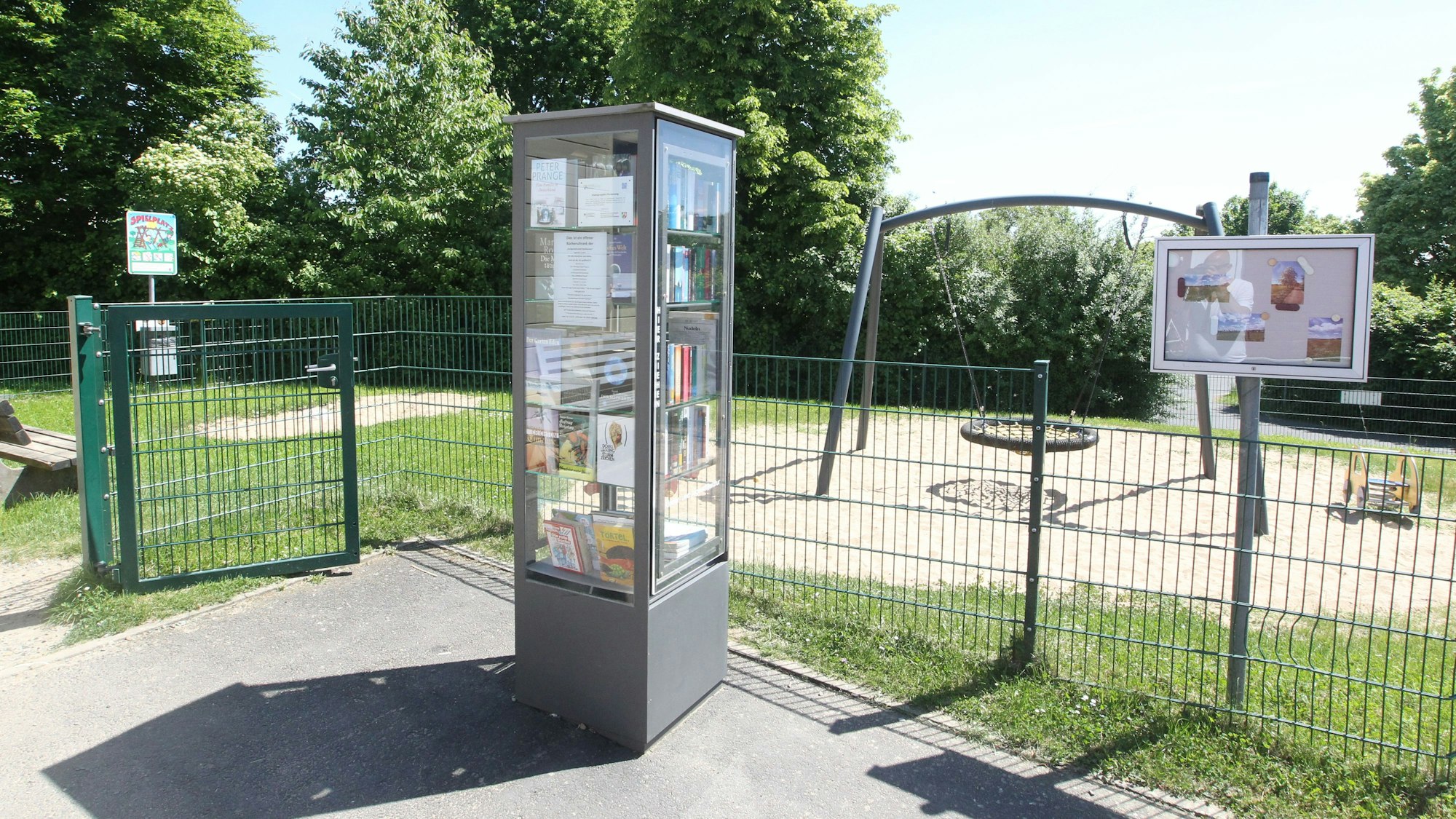 Von dem Spielplatz gleich neben der Unterkunft können alle Kinder aus dem Dorf profitieren.