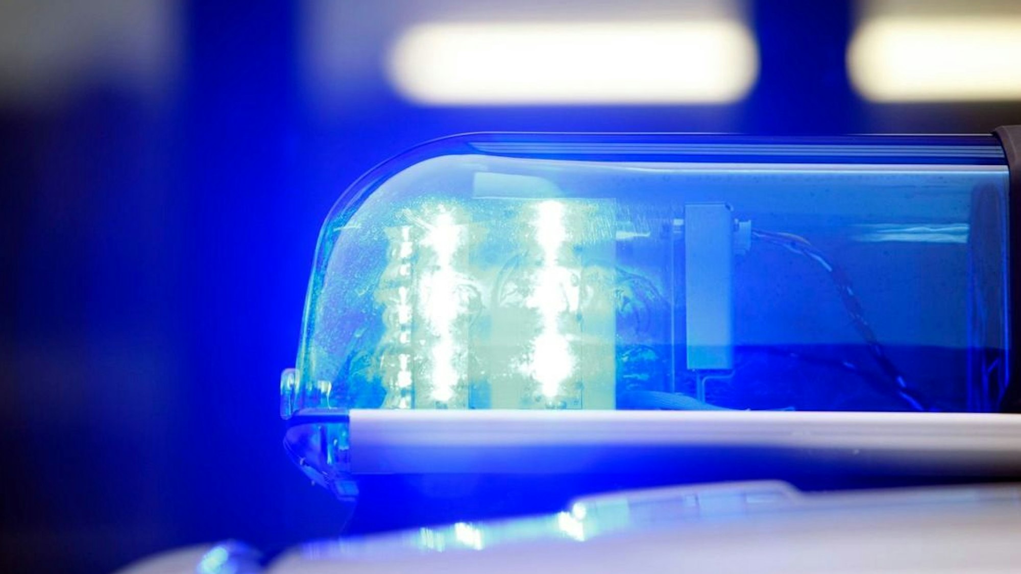 Blaulicht eines Polizeifahrzeugs