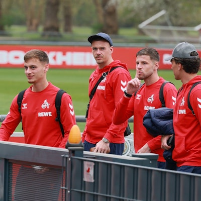Marvin Obuz, Anthony Racioppi, Imad Rondic und Julian Pauli vom 1. FC Köln verlassen das Geißbockheim.