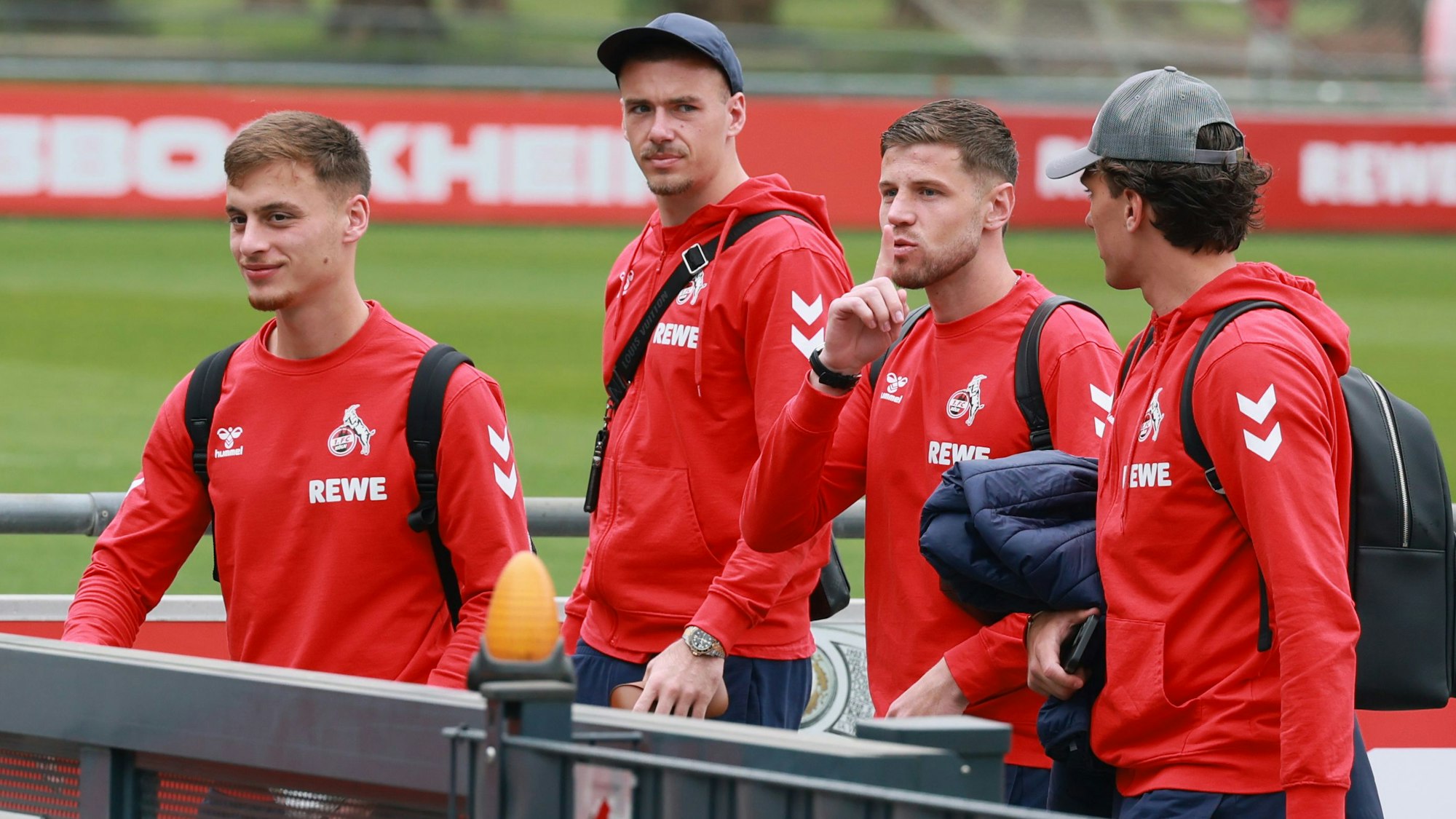 Marvin Obuz, Anthony Racioppi, Imad Rondic und Julian Pauli vom 1. FC Köln verlassen das Geißbockheim.