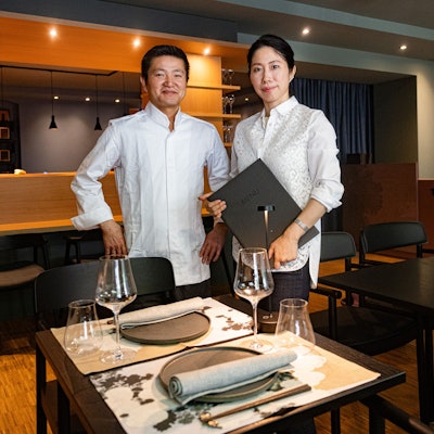 Geschäftsführerin Kazumi Wickenkamp und Küchenchef Hideyuki Takahashi begrüßen ihre Gäste im Toki.