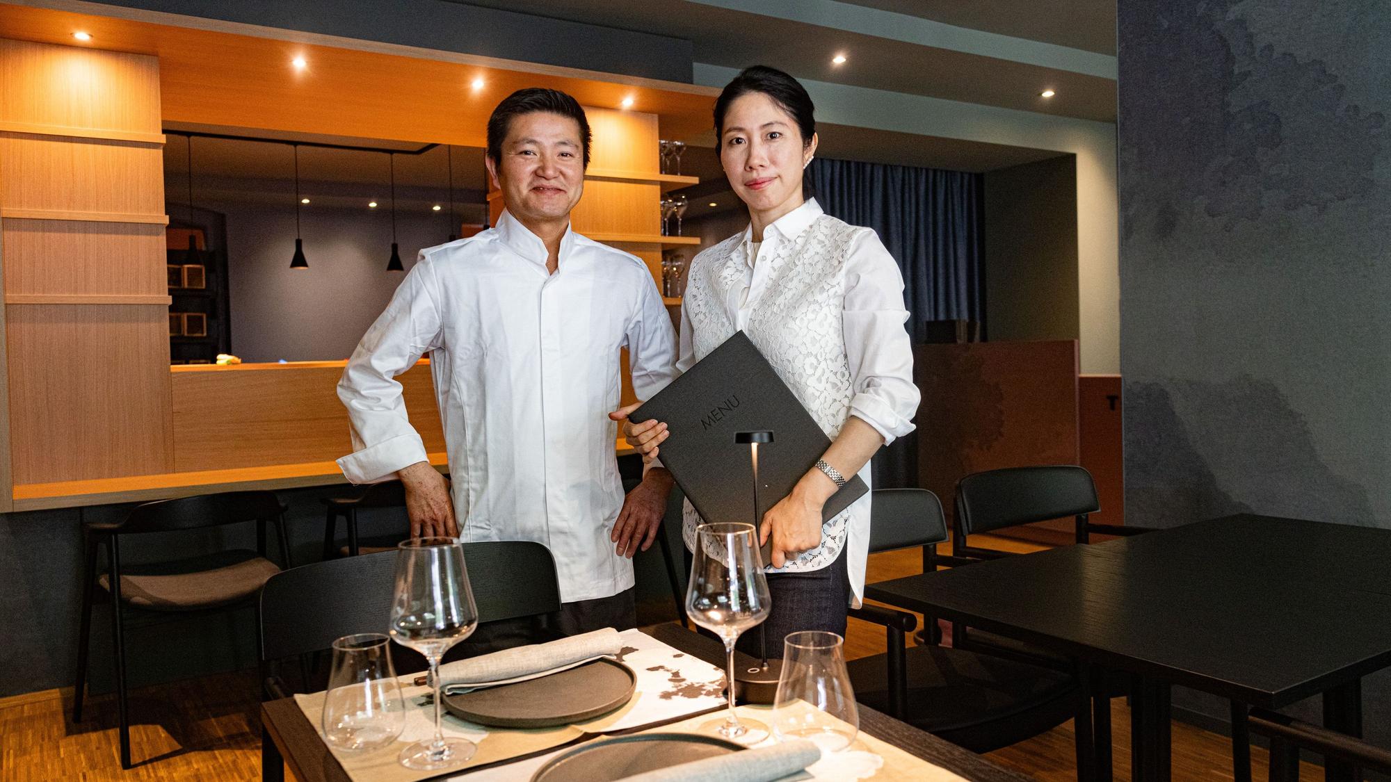 Geschäftsführerin Kazumi Wickenkamp und Küchenchef Hideyuki Takahashi begrüßen ihre Gäste im Toki.