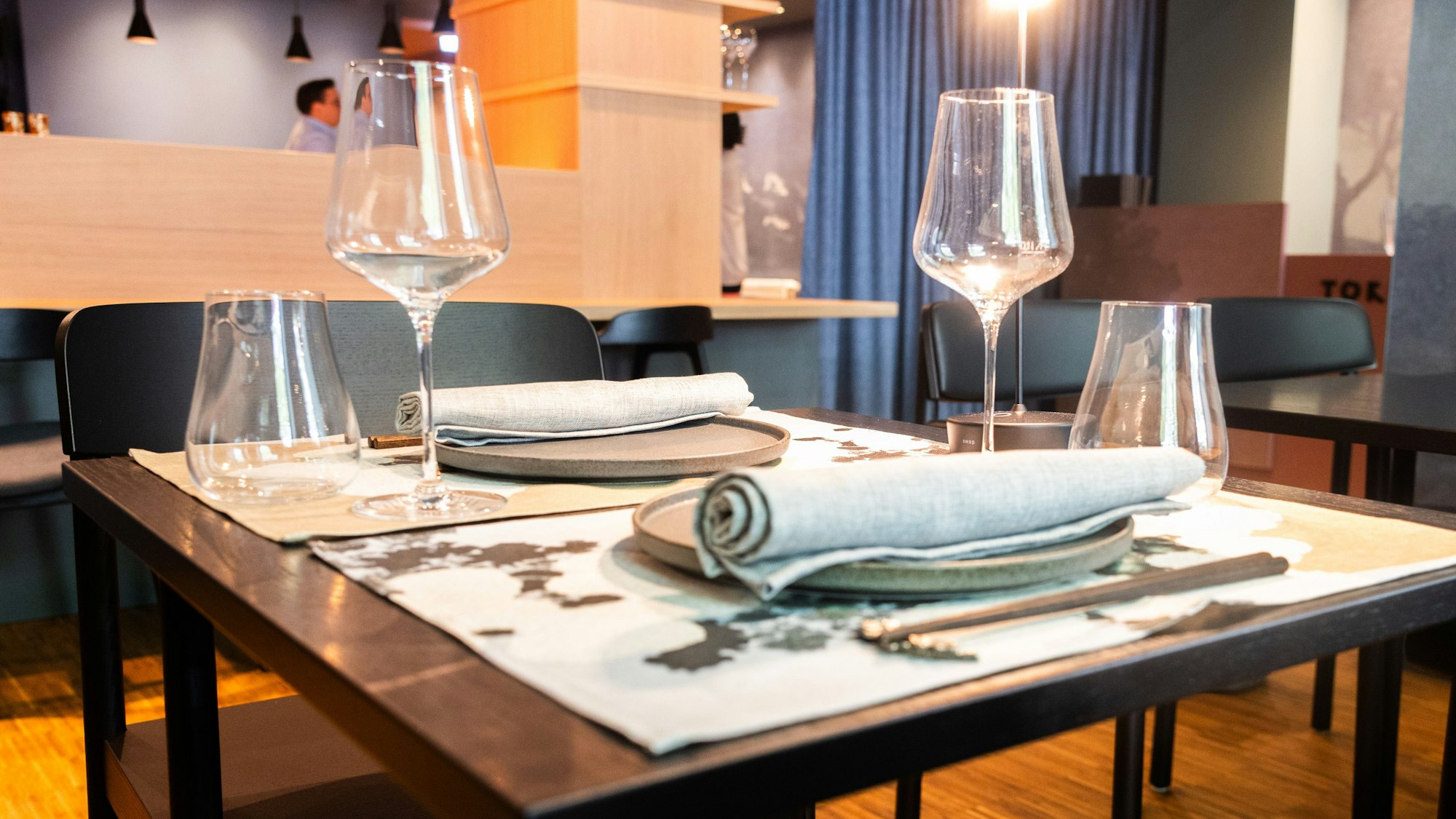 Das Restaurant verbindet traditionelles Handwerk mit Modernität.