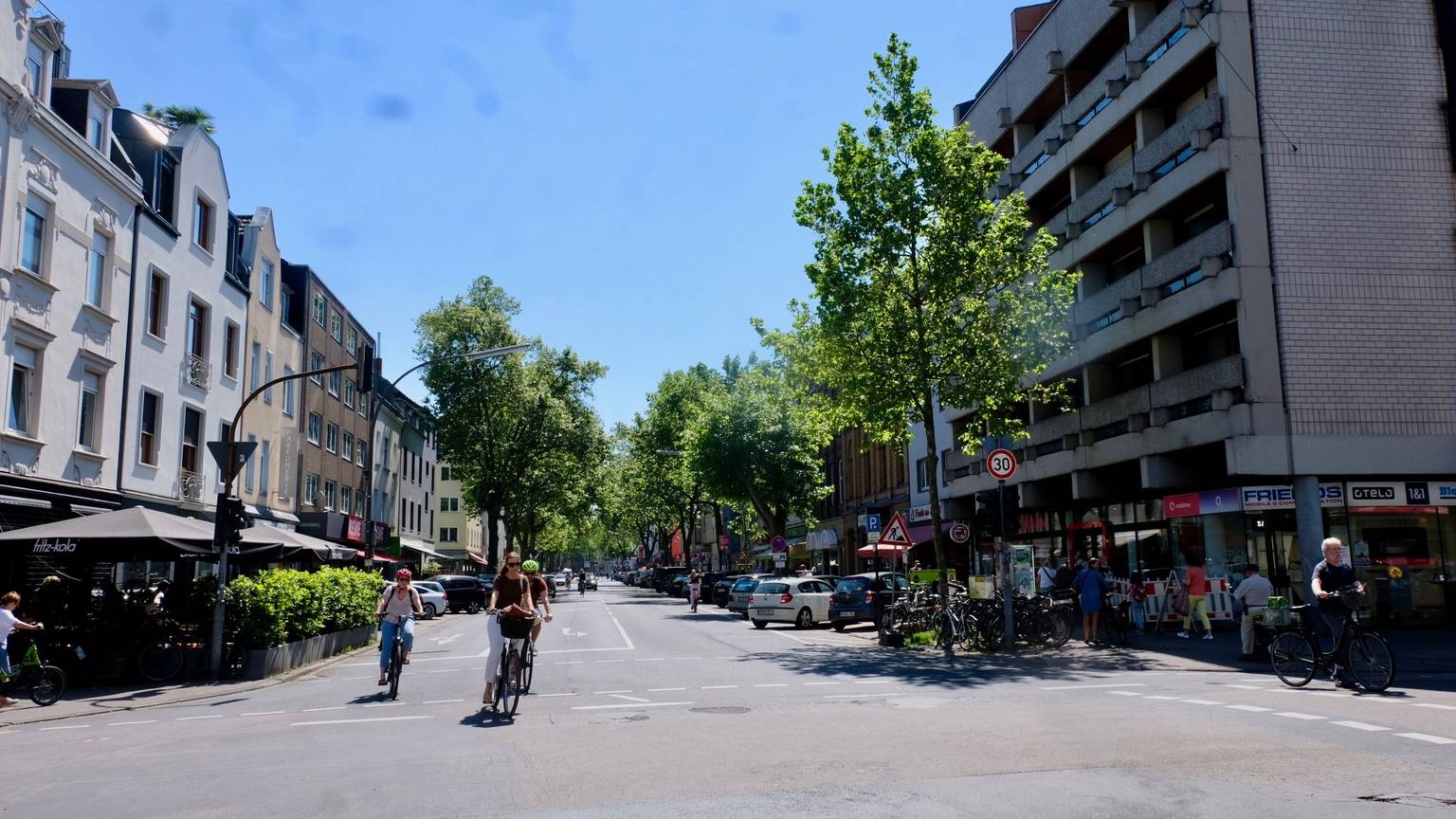 Die Sülzburgstraße in Sülz zwischen Berrenrather und Luxemburger Straße.