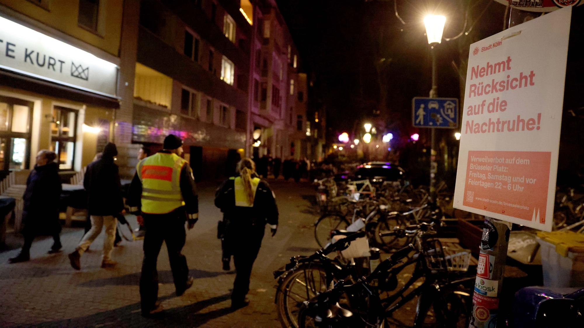 Um die Nachtruhe der Anwohner am Brüsseler Platz zu schützen, gilt ein Konsum- und Mitführverbot für alkoholische Getränke.