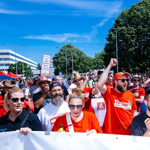 Tausende Ford-Mitarbeiter forderten beim großen Streik am 14. Mai eine Zukunftsperspektive für das Kölner Werk.