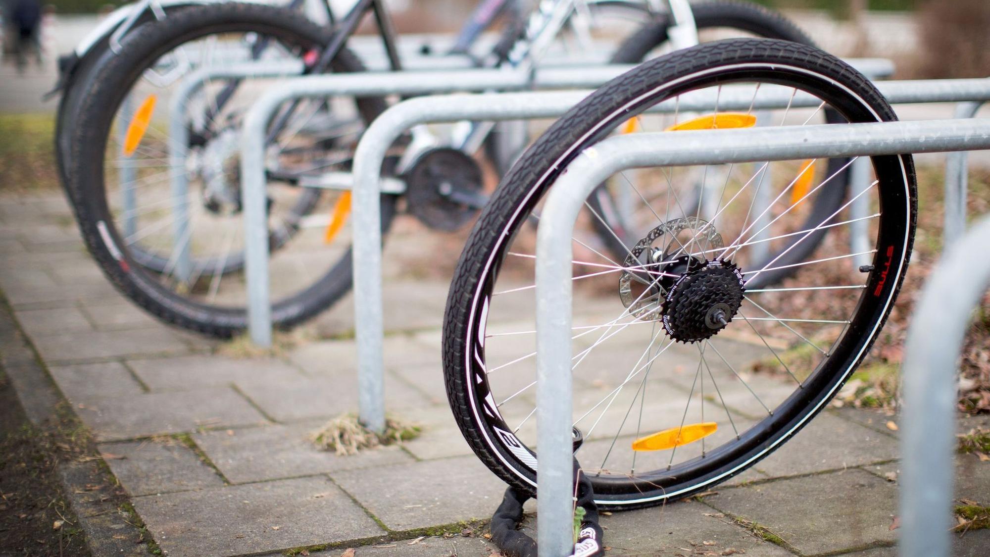 Schon wieder eins weg: 2024 wurden über 245.000 Fahrräder als gestohlen gemeldet – die meisten bleiben verschwunden.