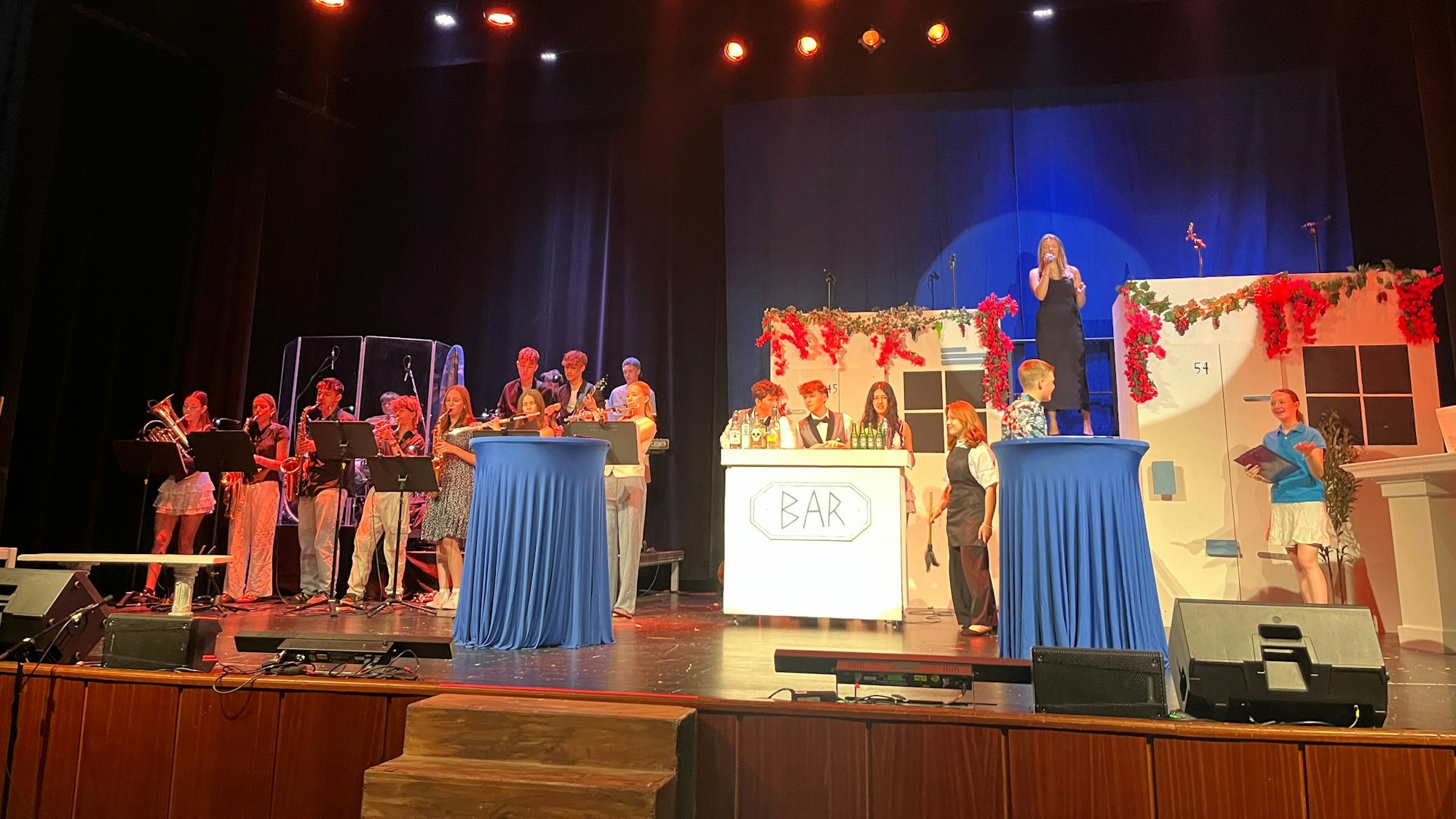 Der Kurs Musik und Darstellung führte Teile des neuen Musicals „The Club - you can dance, you can die“ vor.