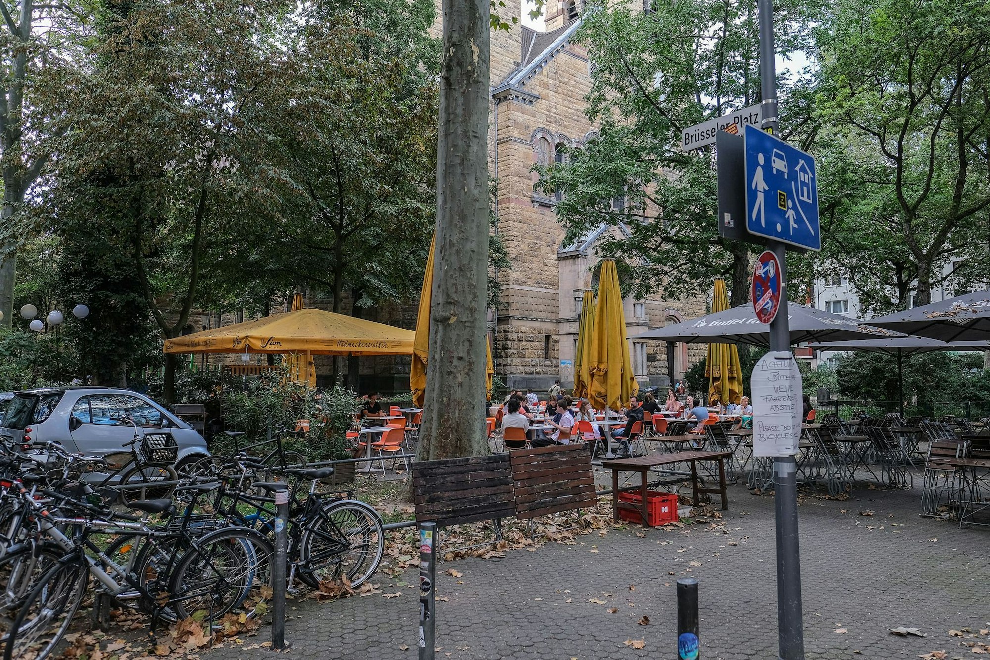 Vor allem in lauen Sommernächten ist der Brüsseler Platz im Ausgehviertel ein beliebter Treffpunkt. (Archivfoto)