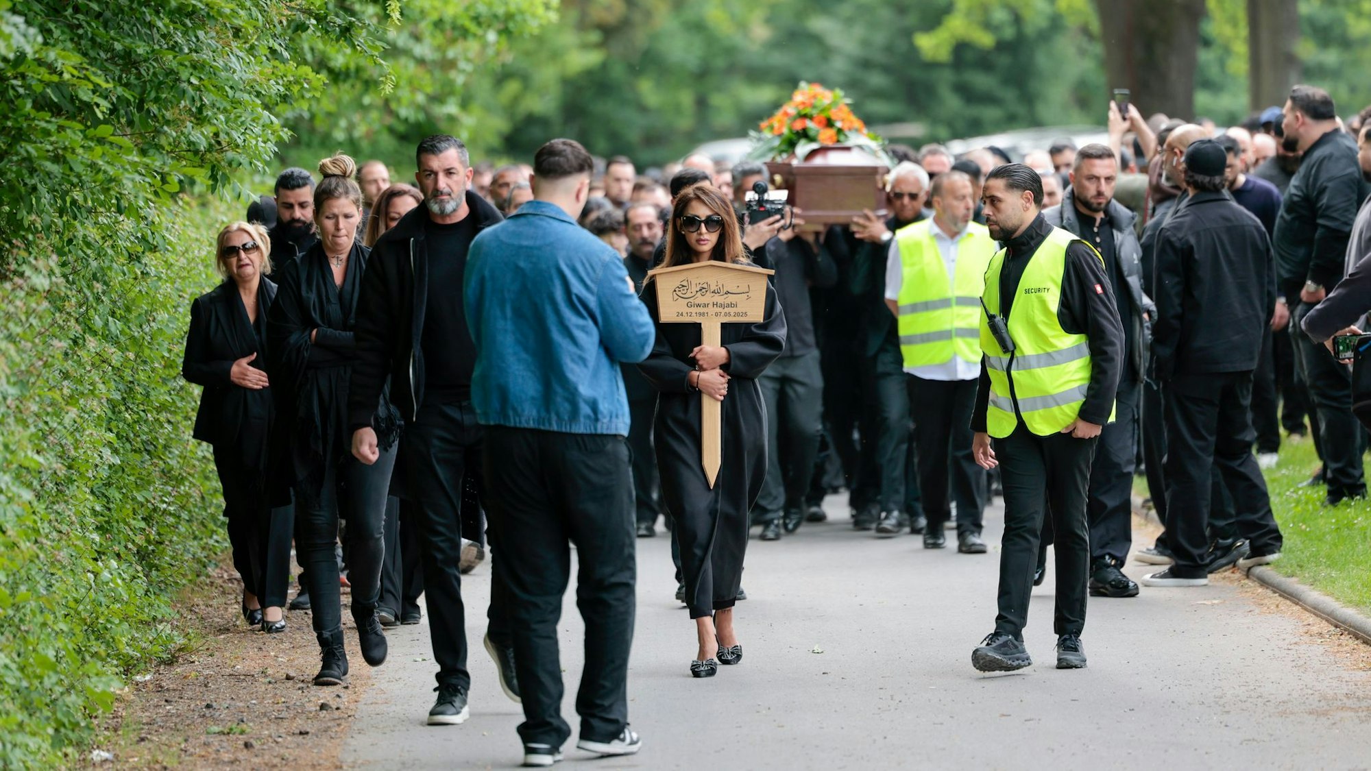 An der Beerdigung nahmen knapp 1.000 Menschen teil.