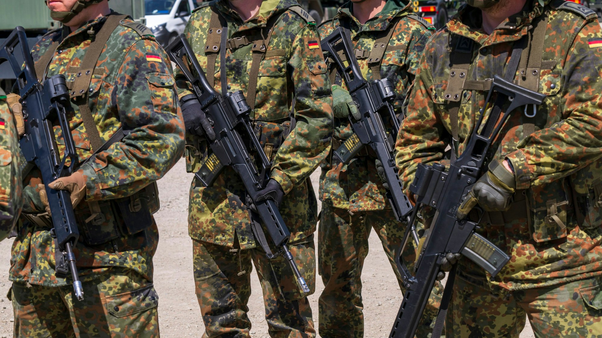 Außenminister Johann Wadephul (CDU) will die Ausgaben für die Verteidigung erhöhen (Symbolbild von Bundeswehrsoldaten).